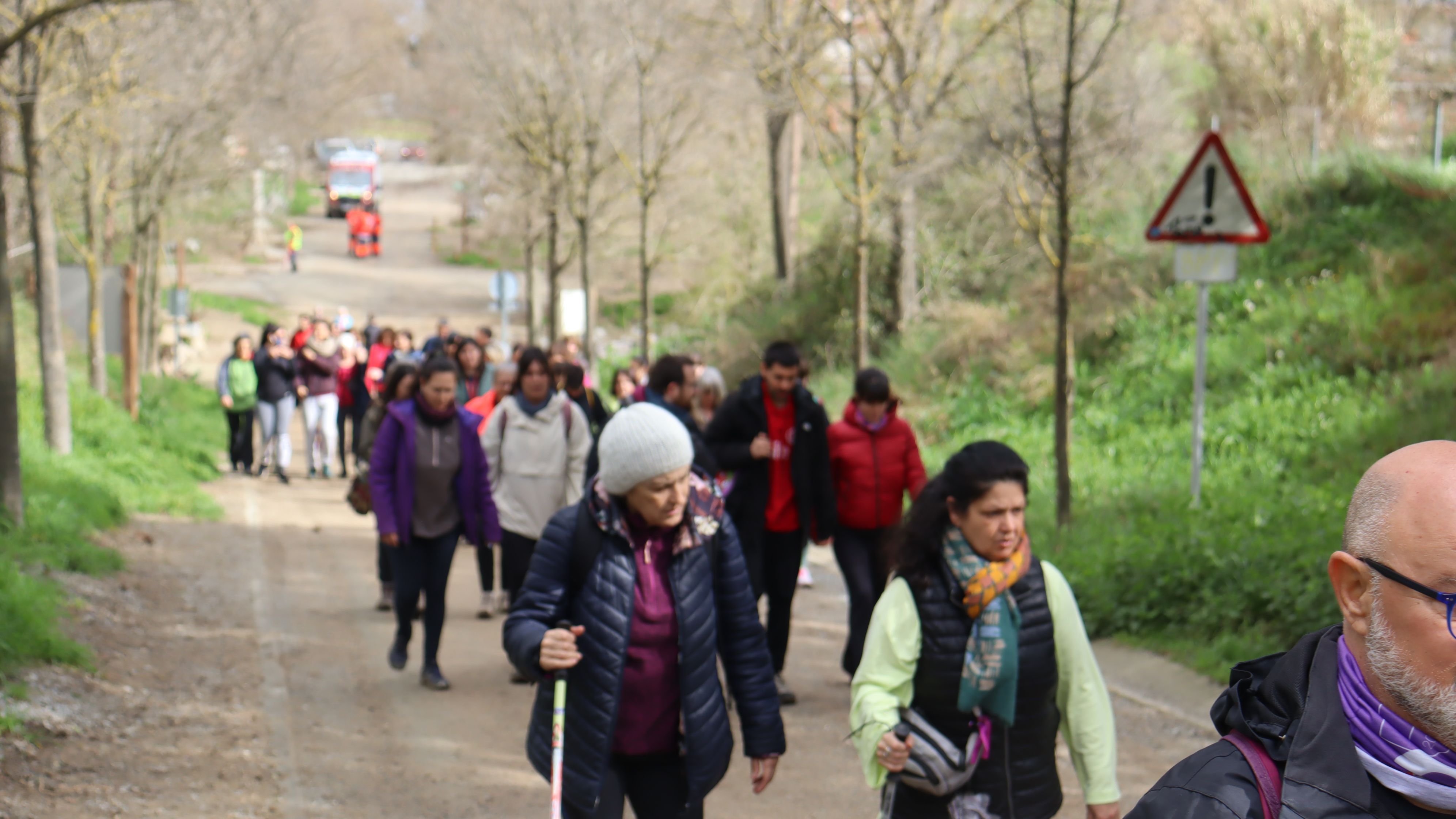 Cerdanyola torna a gaudir de la Caminada Feminista malgrat l'amenaça de pluja. FOTO: Marc Mata