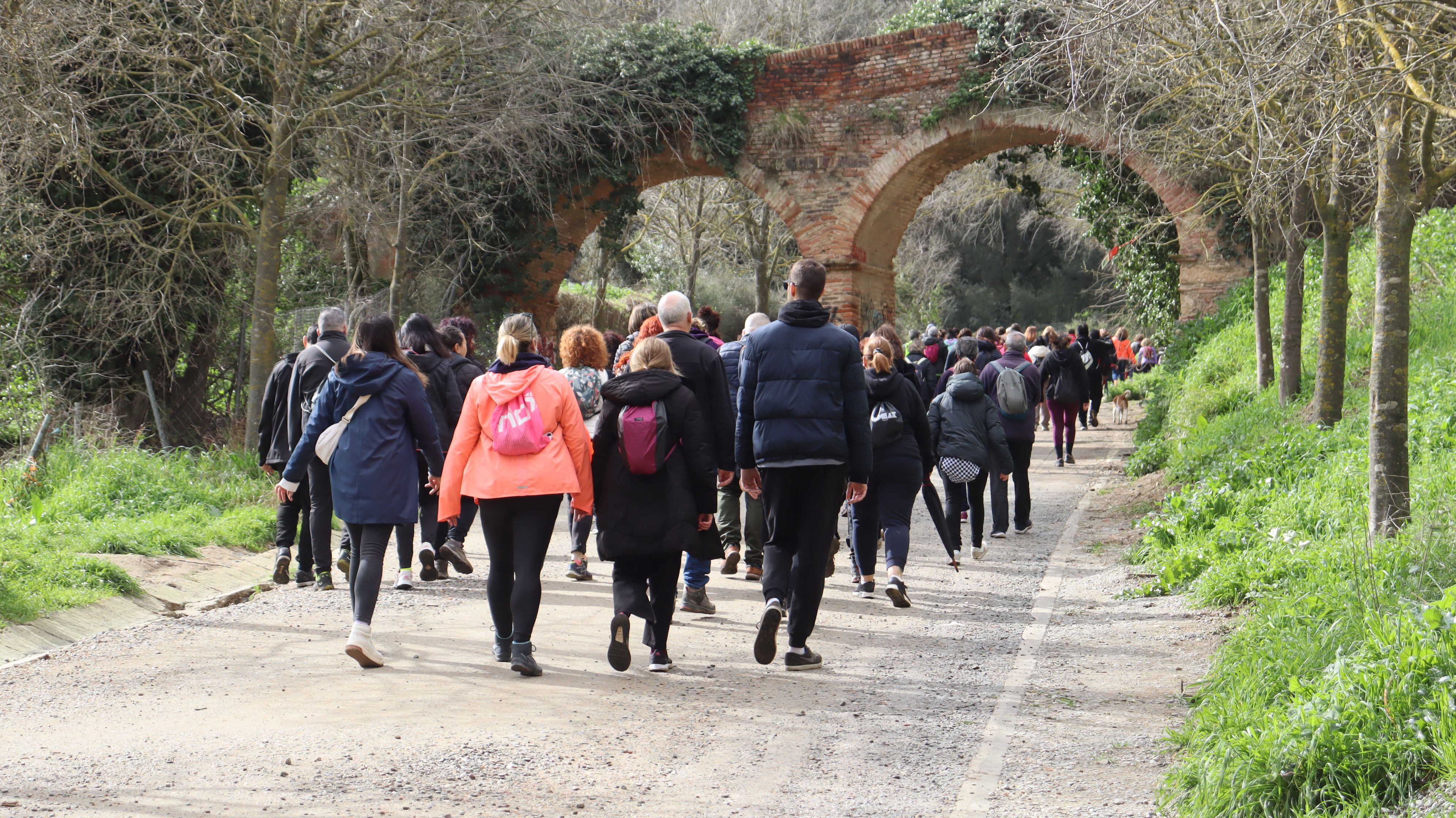 Cerdanyola torna a gaudir de la Caminada Feminista malgrat l'amenaça de pluja. FOTO: Marc Mata