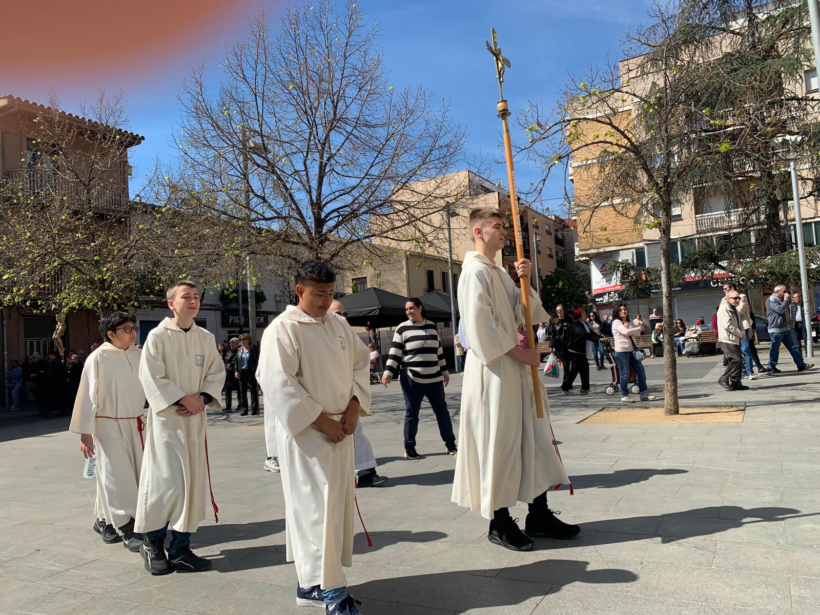 Arribada a la plaça de l'Abat Oliba