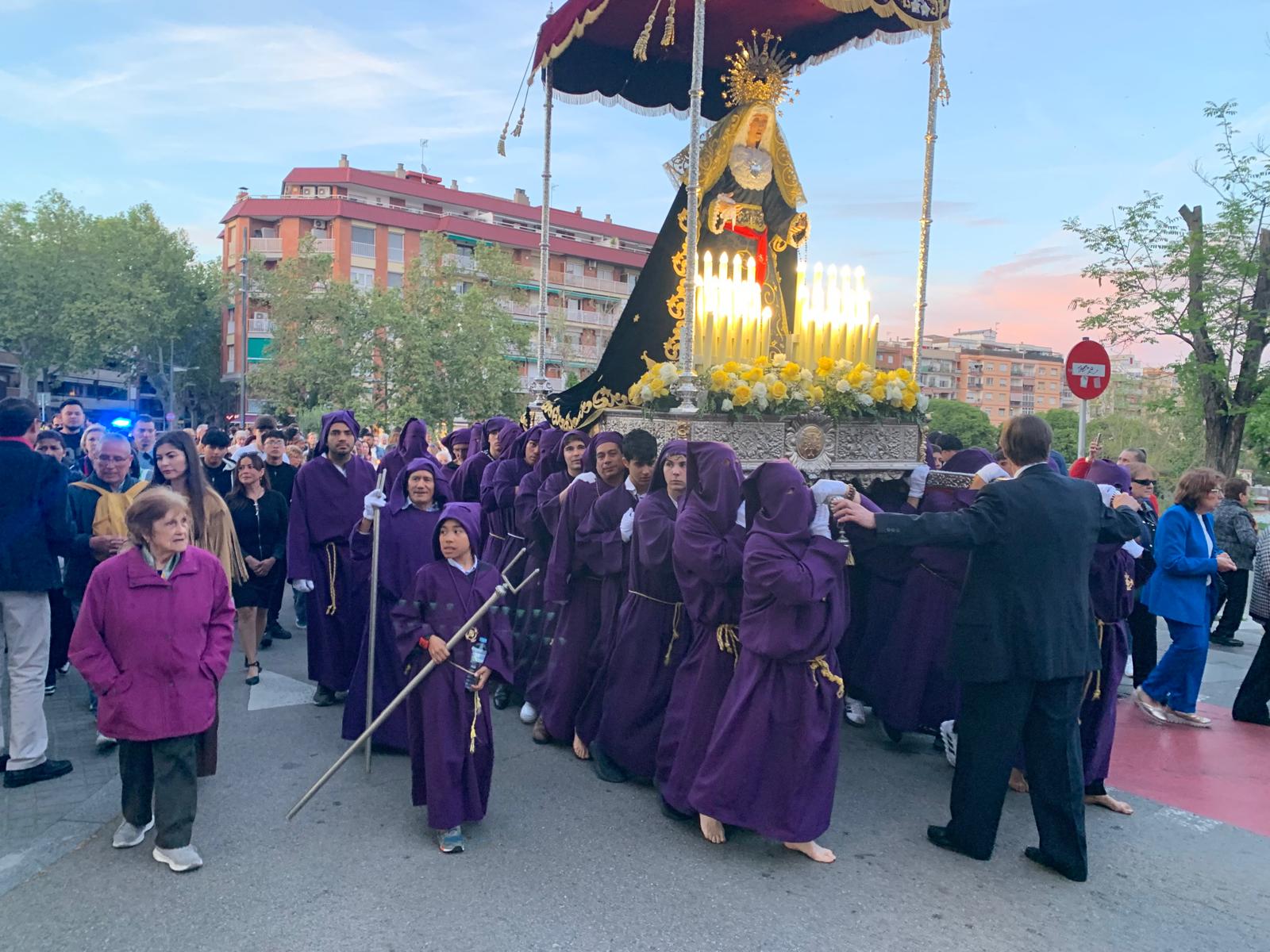 Creuant el pont sobre el riu Sec, de retorn a la plaça d'Abat Oliba