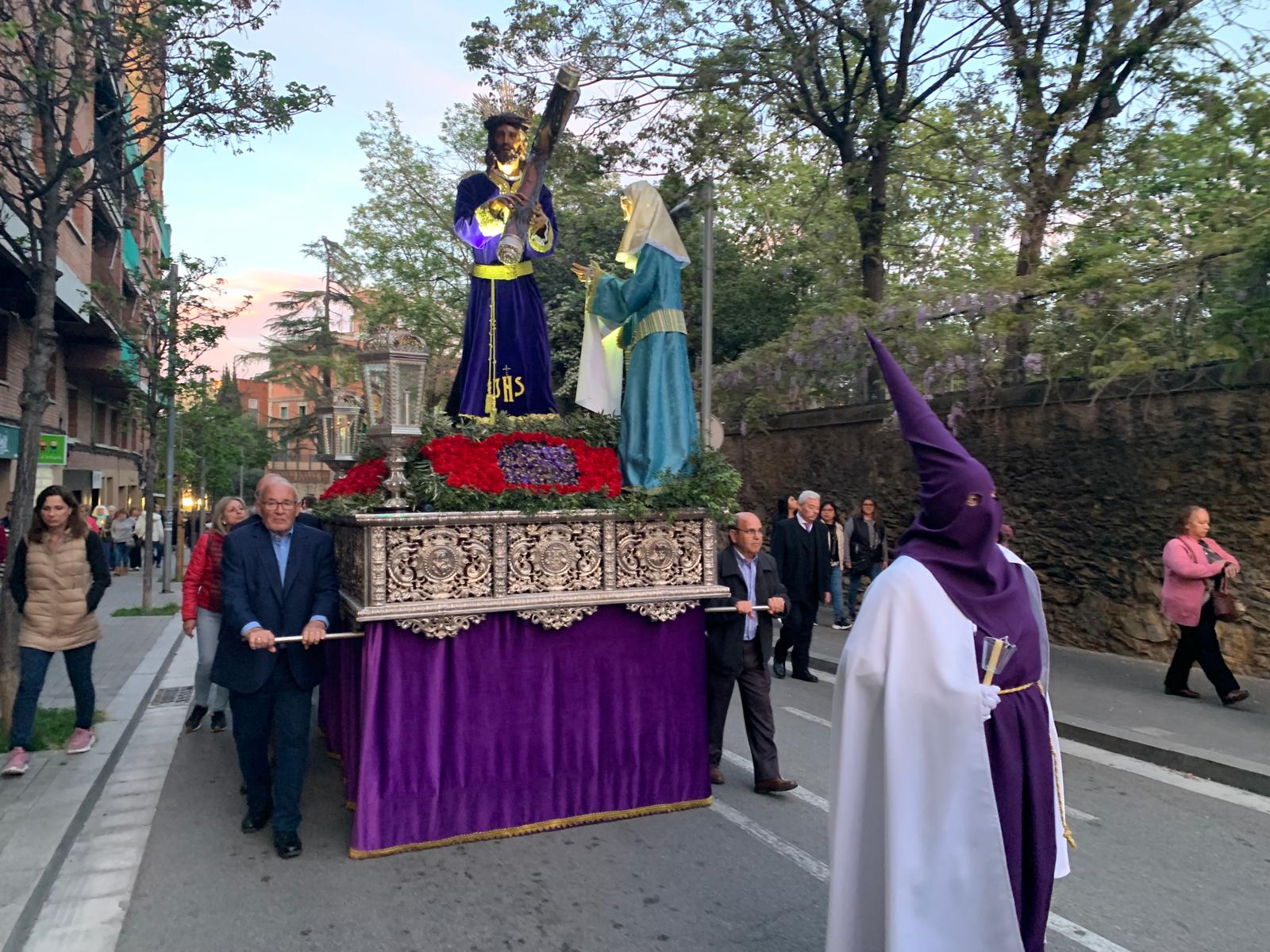 A punt d'arribar a la plaça