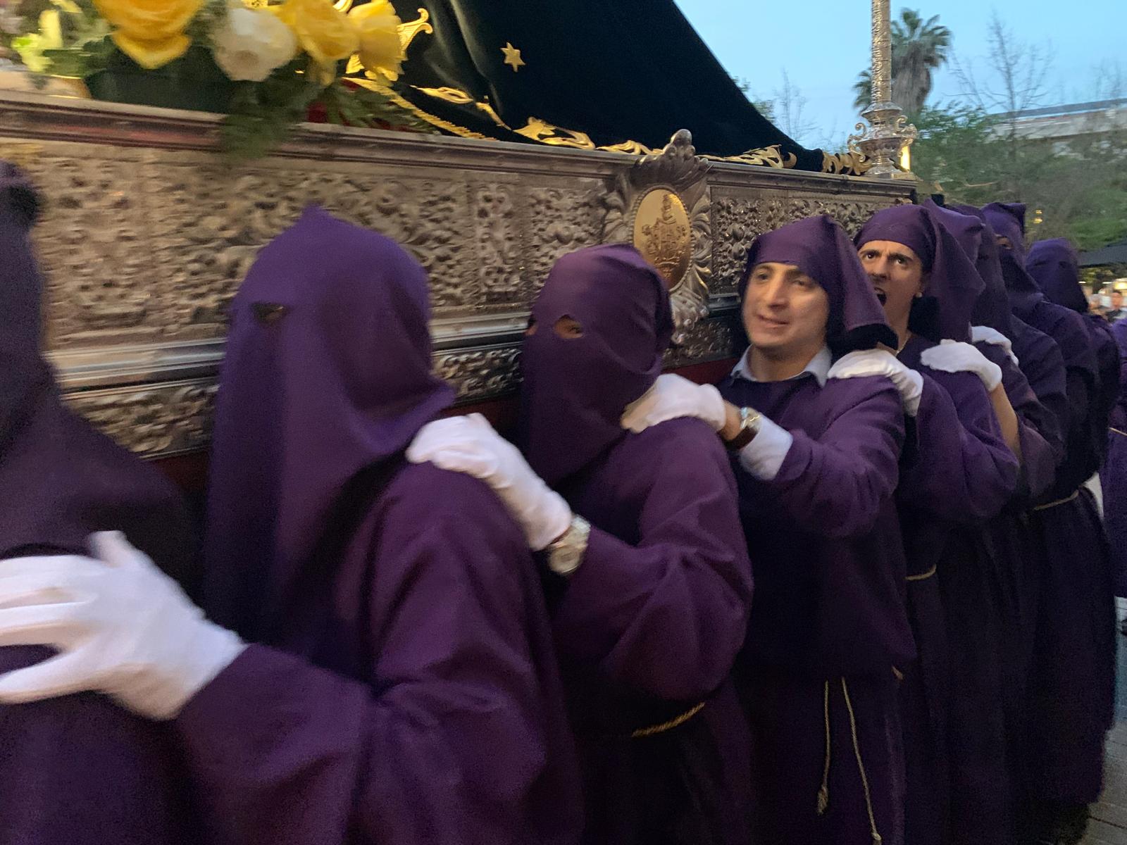Processó de Divendres Sant, portadors