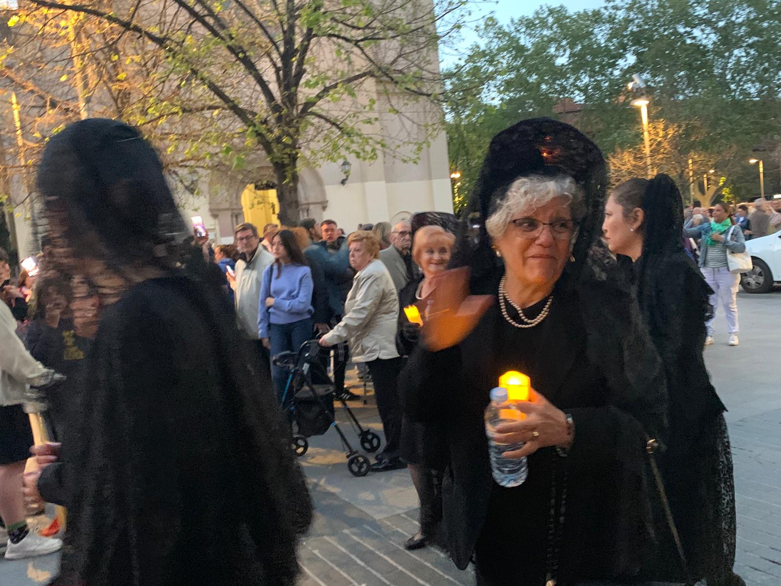 Comiat de les dames de negre