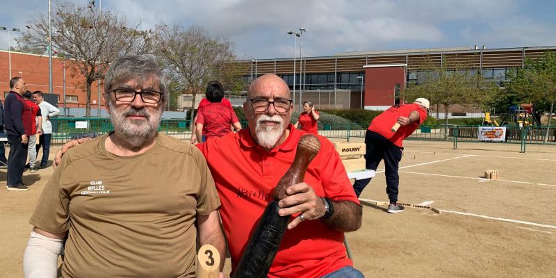 Barbé i Legua, amb una bitlla finlandesa i una catalana Barbé i Legua, amb una bitlla finlandesa i una catalana