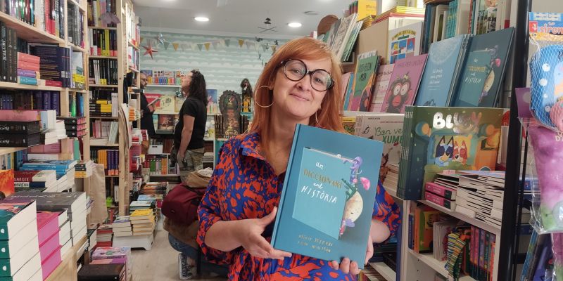 Núria Nàjera a Lilliput, amb “Un diccionari amb història”. Quan el caos lingüístic és un plaer visual i literari.
