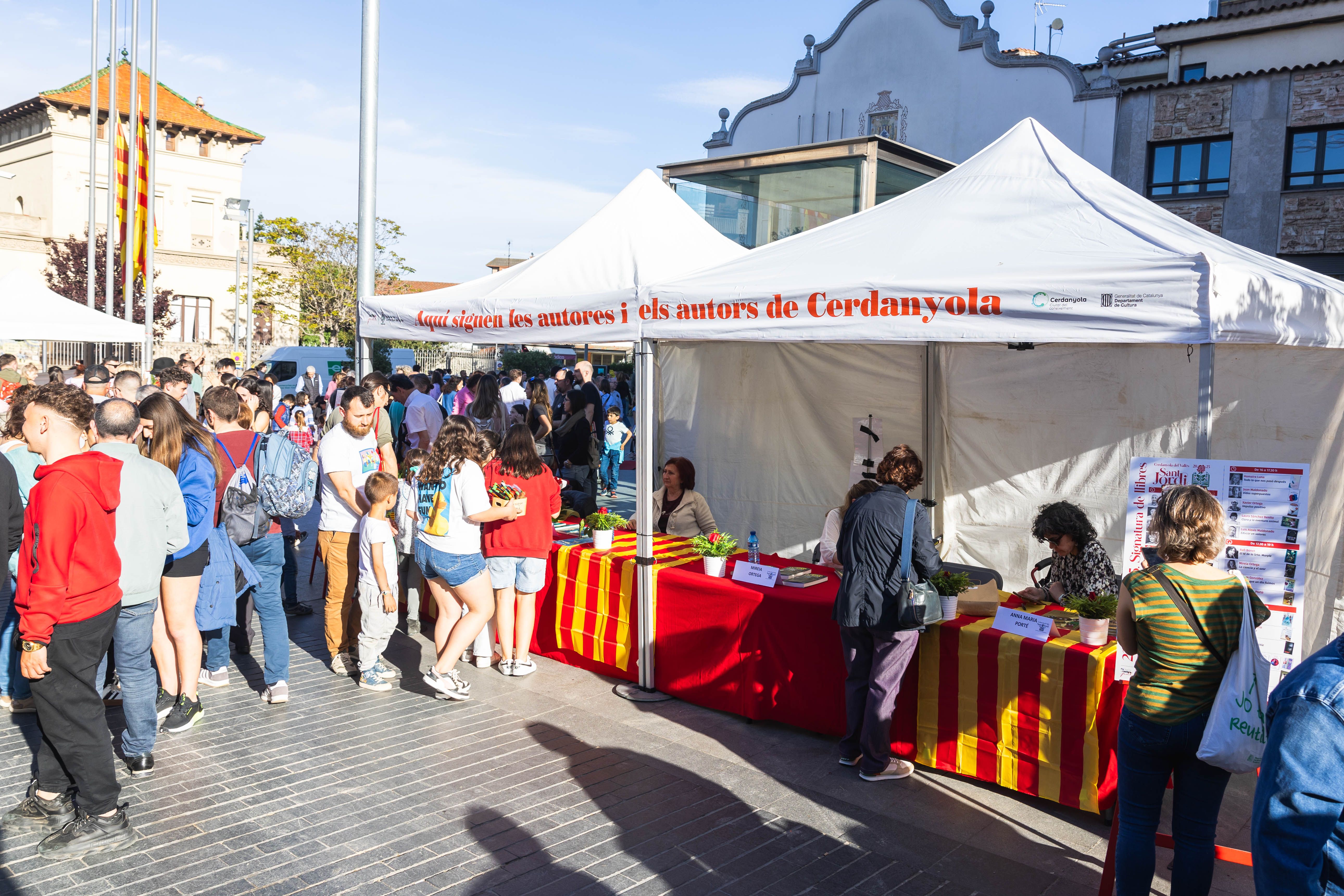 La diada de Sant Jordi 2025 a Cerdanyola. FOTO: Arnau Padilla