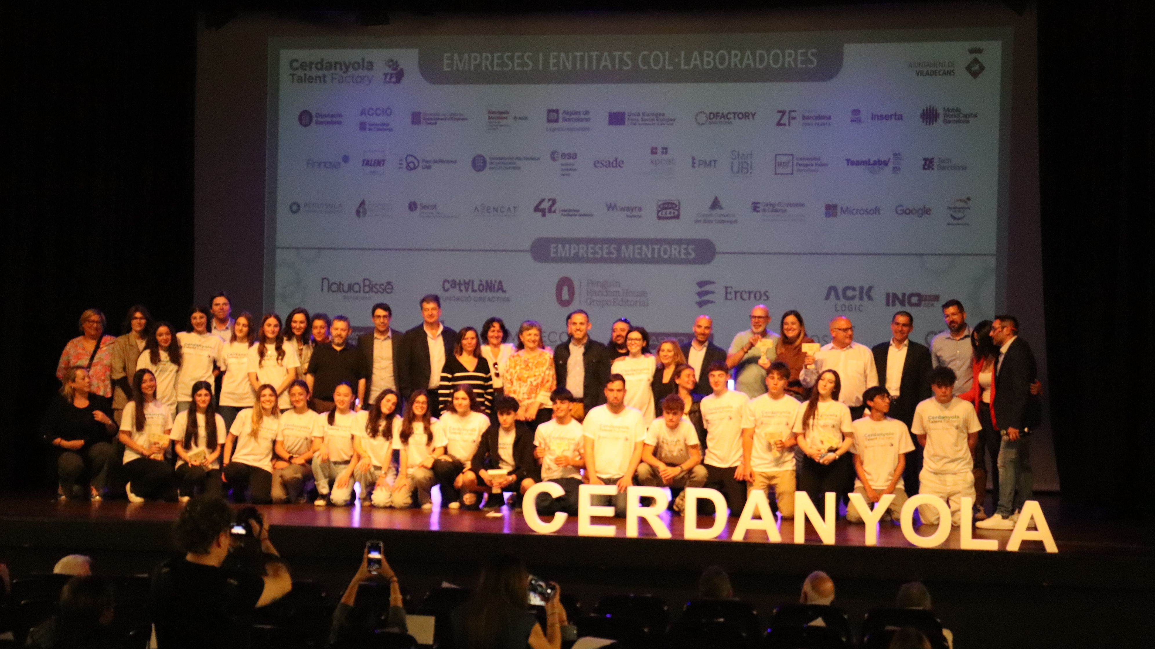 Foto familia projectea de la 3a edició del Cerdanyola Talent Factory. FOTO: Marc Mata