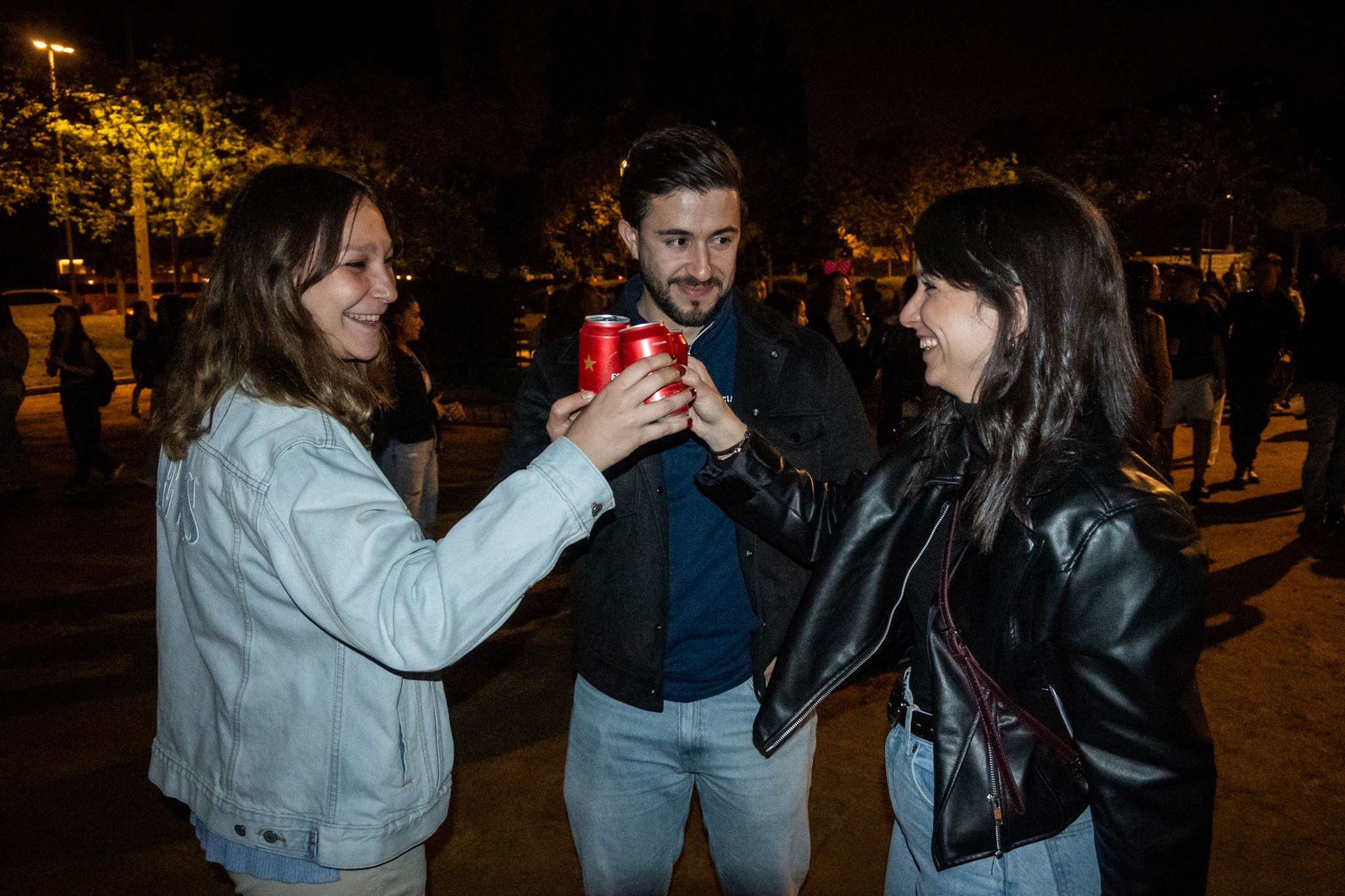 Espectacle creatiu de l'emissora Los40 Urban, pels més joves, al Parc Xarau. FOTO: Paula Sama.