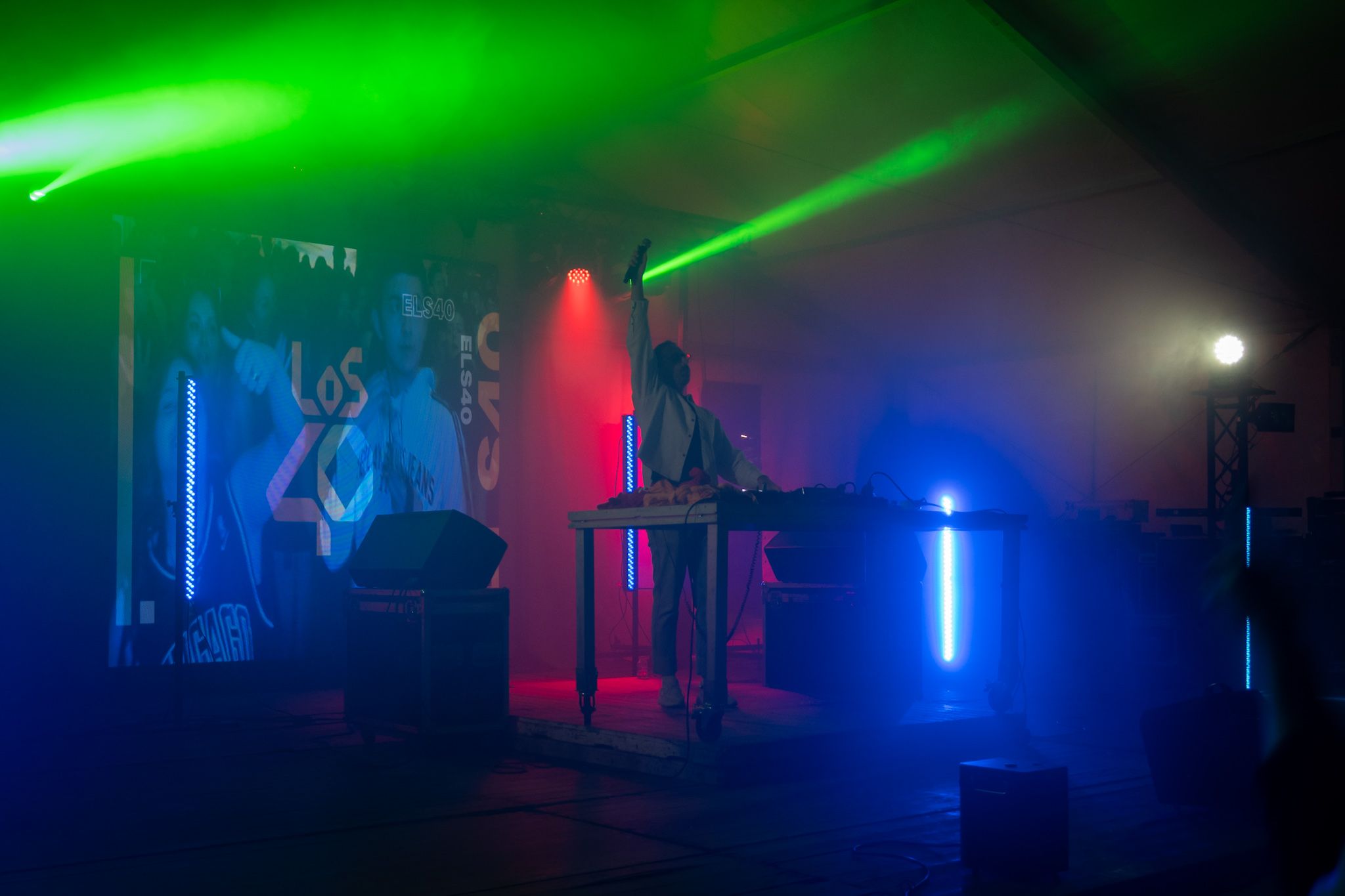 Espectacle creatiu de l'emissora Los40 Urban, pels més joves, al Parc Xarau. FOTO: Paula Sama.