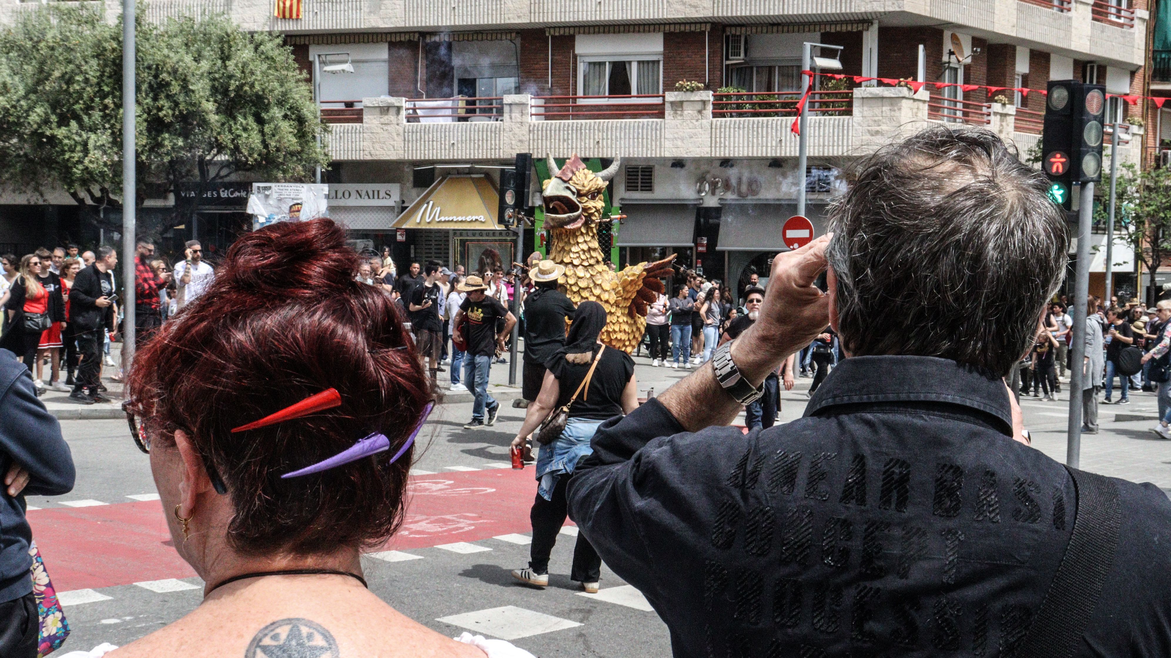 Cercavila de les Bèsties de Foc: Poll Foll, de Ripollet. FOTO: Marc Mata