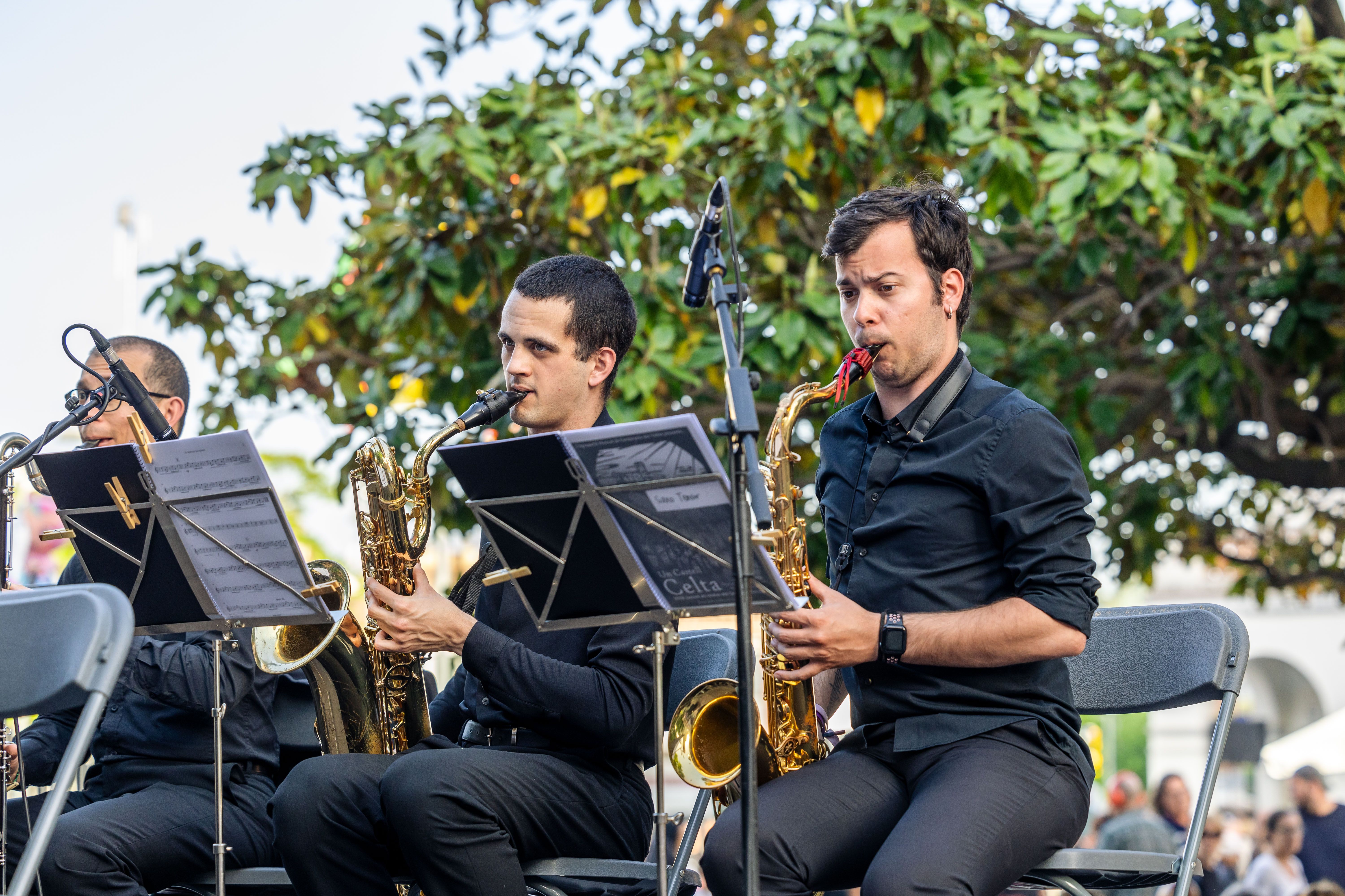 L’Agrupació Musical de Cerdanyola ha interpretat un tast del seu espectacle “Un Castell Celta”. FOTO: Arnau Padilla.