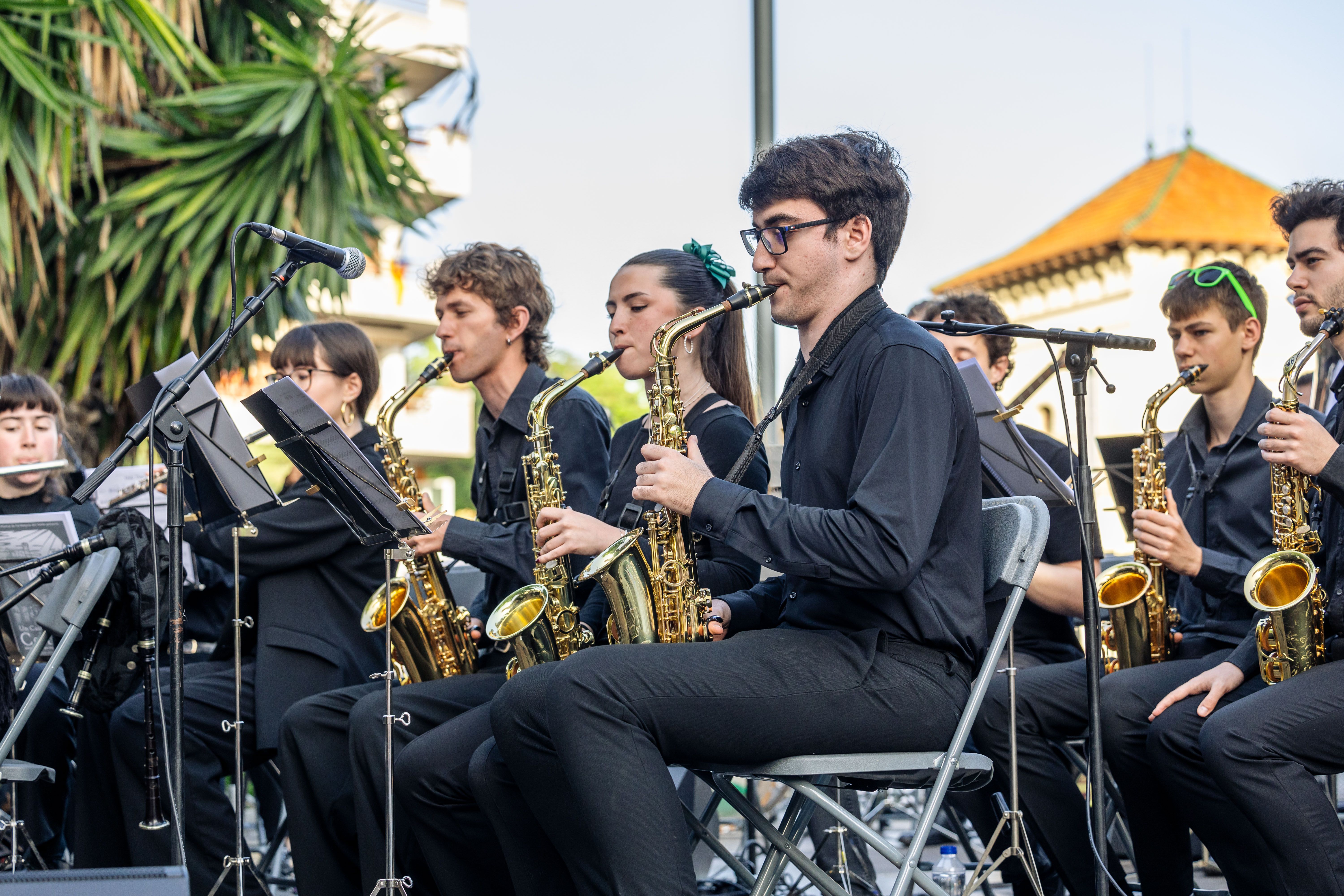 L’Agrupació Musical de Cerdanyola ha interpretat un tast del seu espectacle “Un Castell Celta”. FOTO: Arnau Padilla.