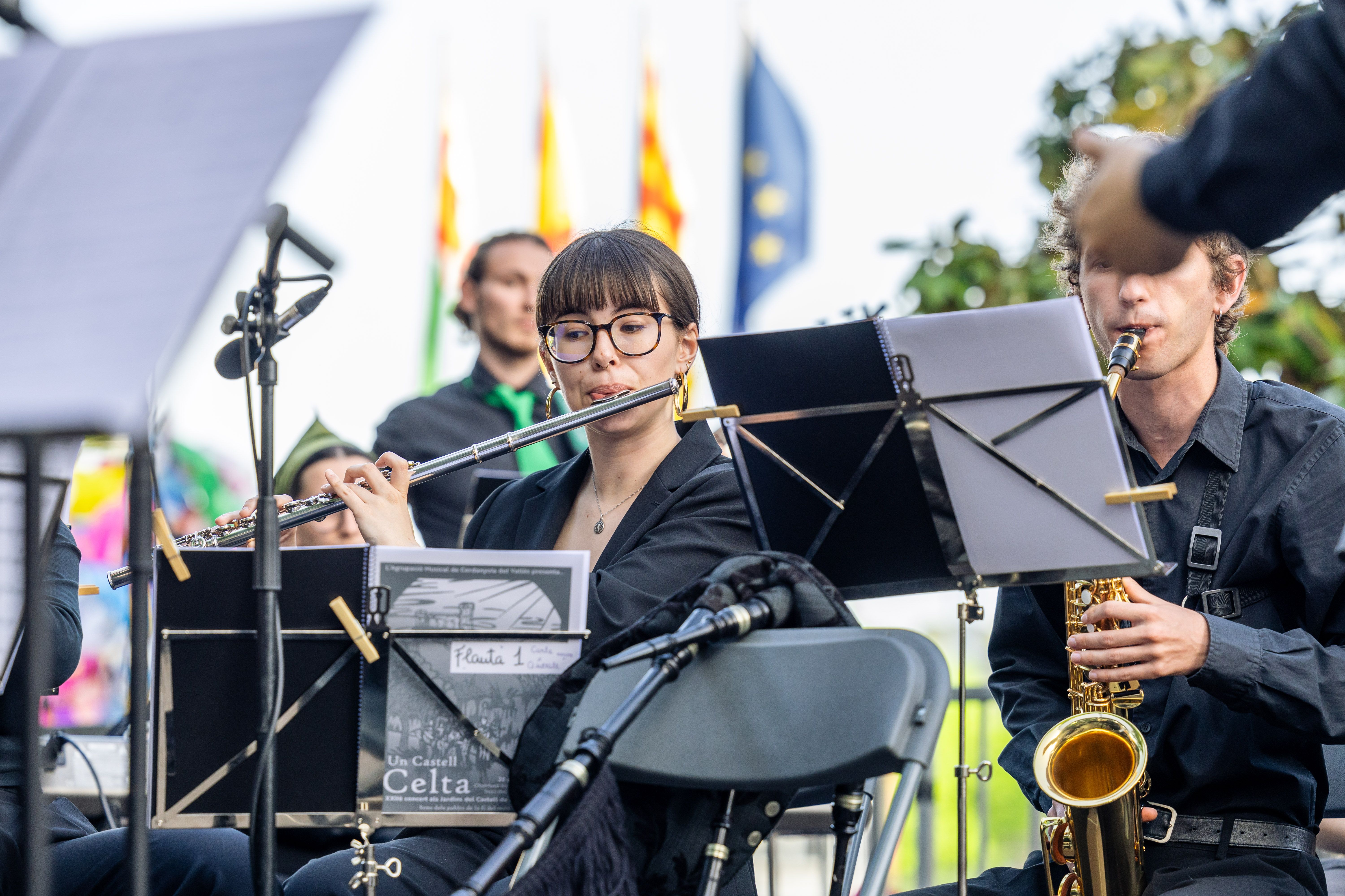 L’Agrupació Musical de Cerdanyola ha interpretat un tast del seu espectacle “Un Castell Celta”. FOTO: Arnau Padilla.