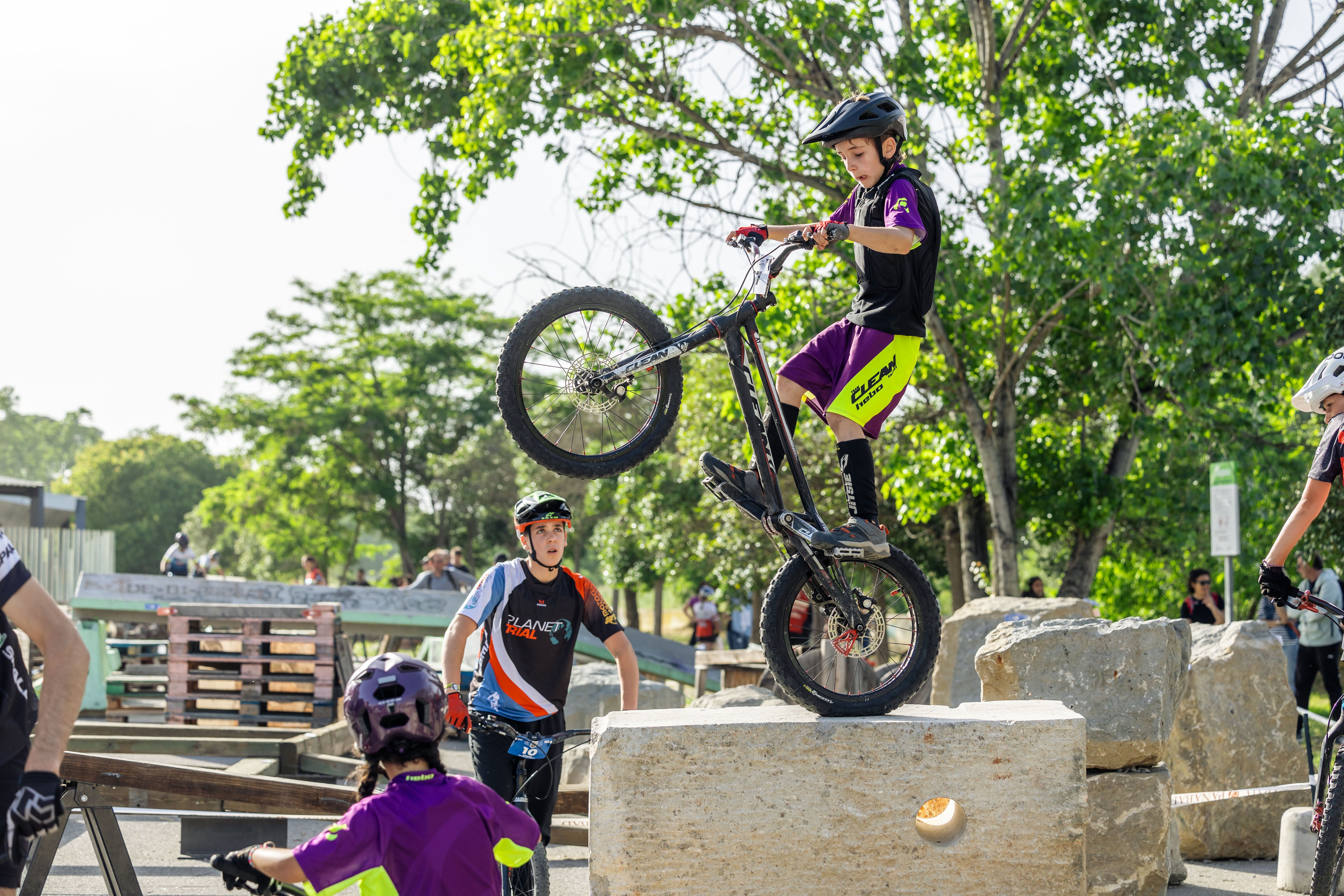 Tècnica i vol al límit a l’Open Bike Trial. FOTO: Arnau Padilla.