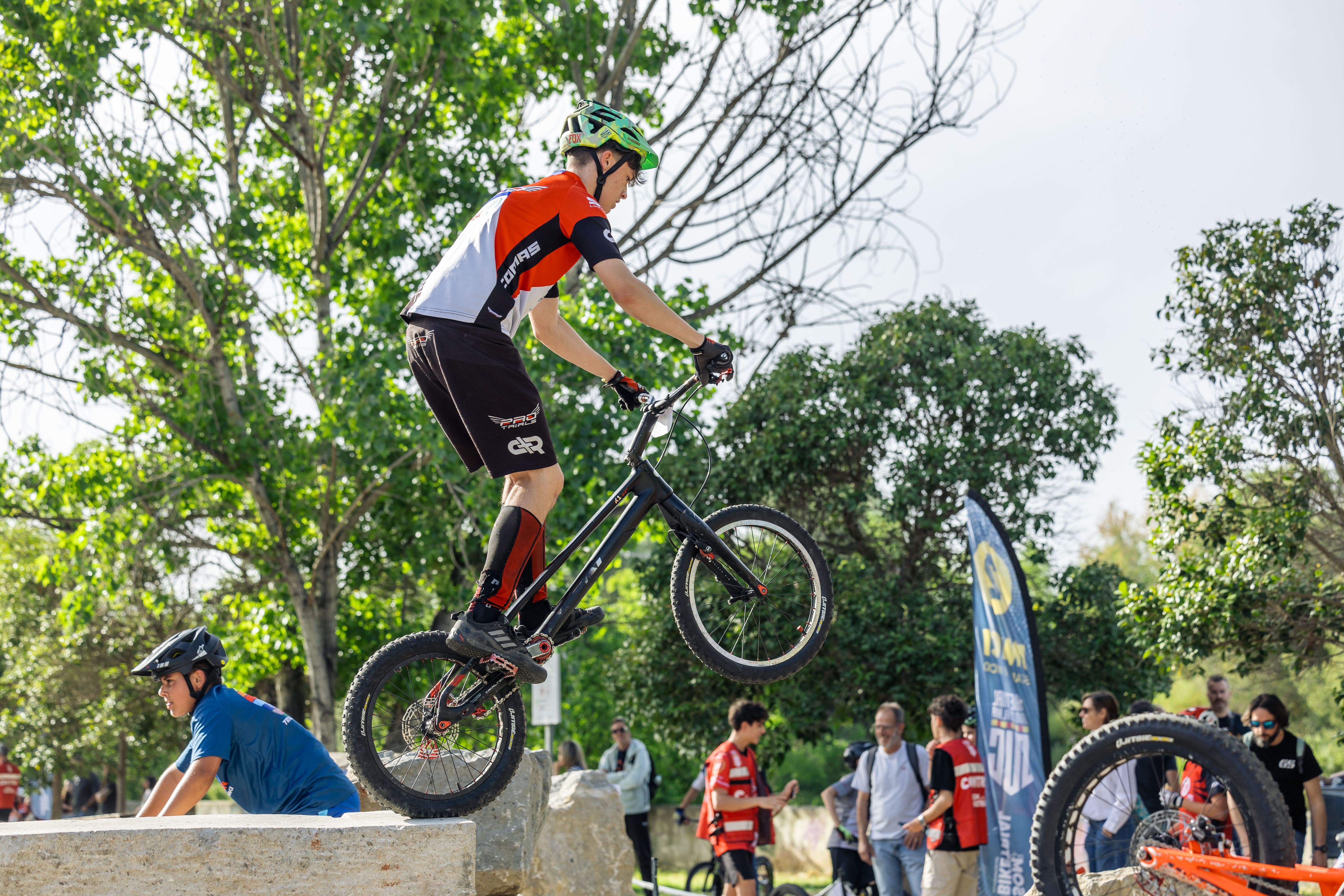 Tècnica i vol al límit a l’Open Bike Trial. FOTO: Arnau Padilla.