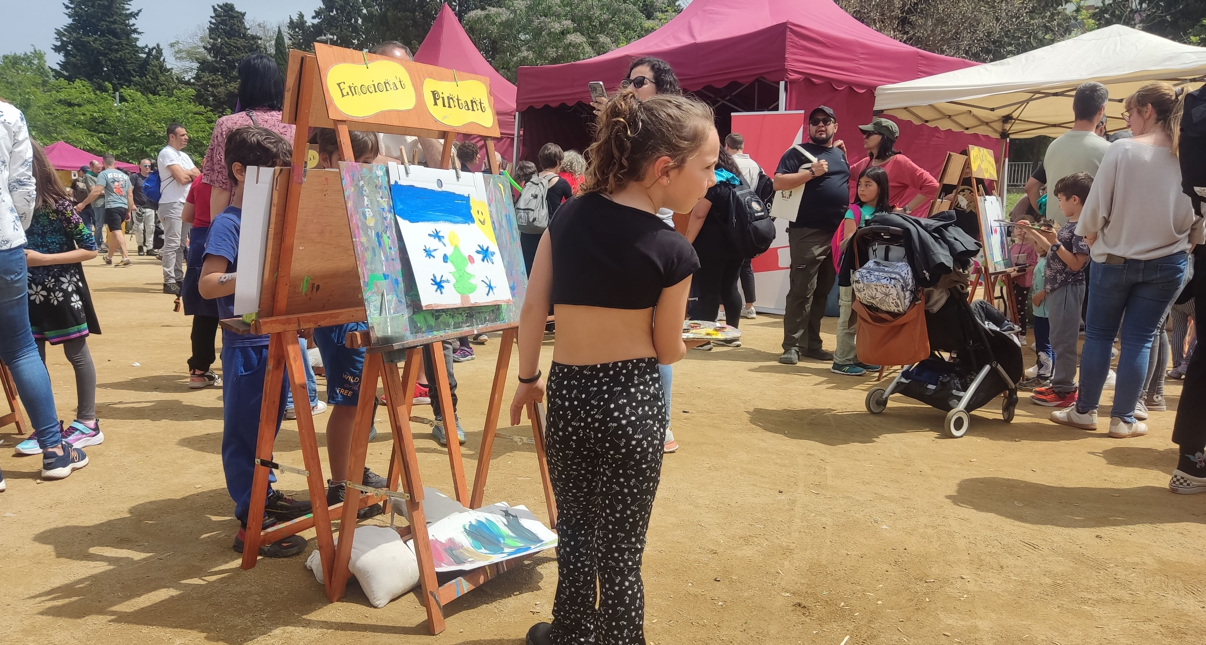 Tallers de cultura popular, pintura i dimonis al Parc Xarau. FOTO: Judit Josa