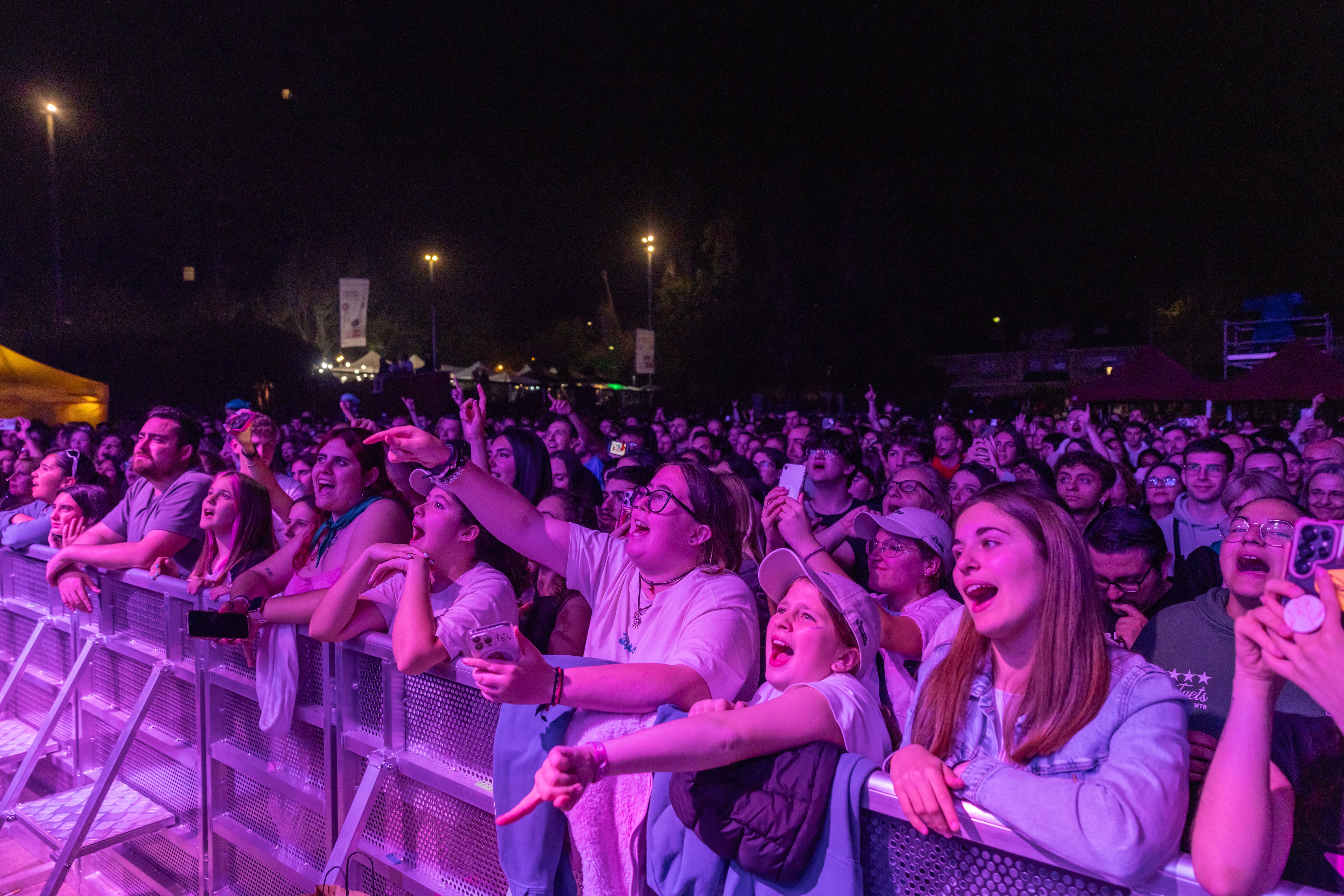 The Tyets fan esclatar el públic del Roser de Maig amb un show vibrant. FOTO: Arnau Padilla.