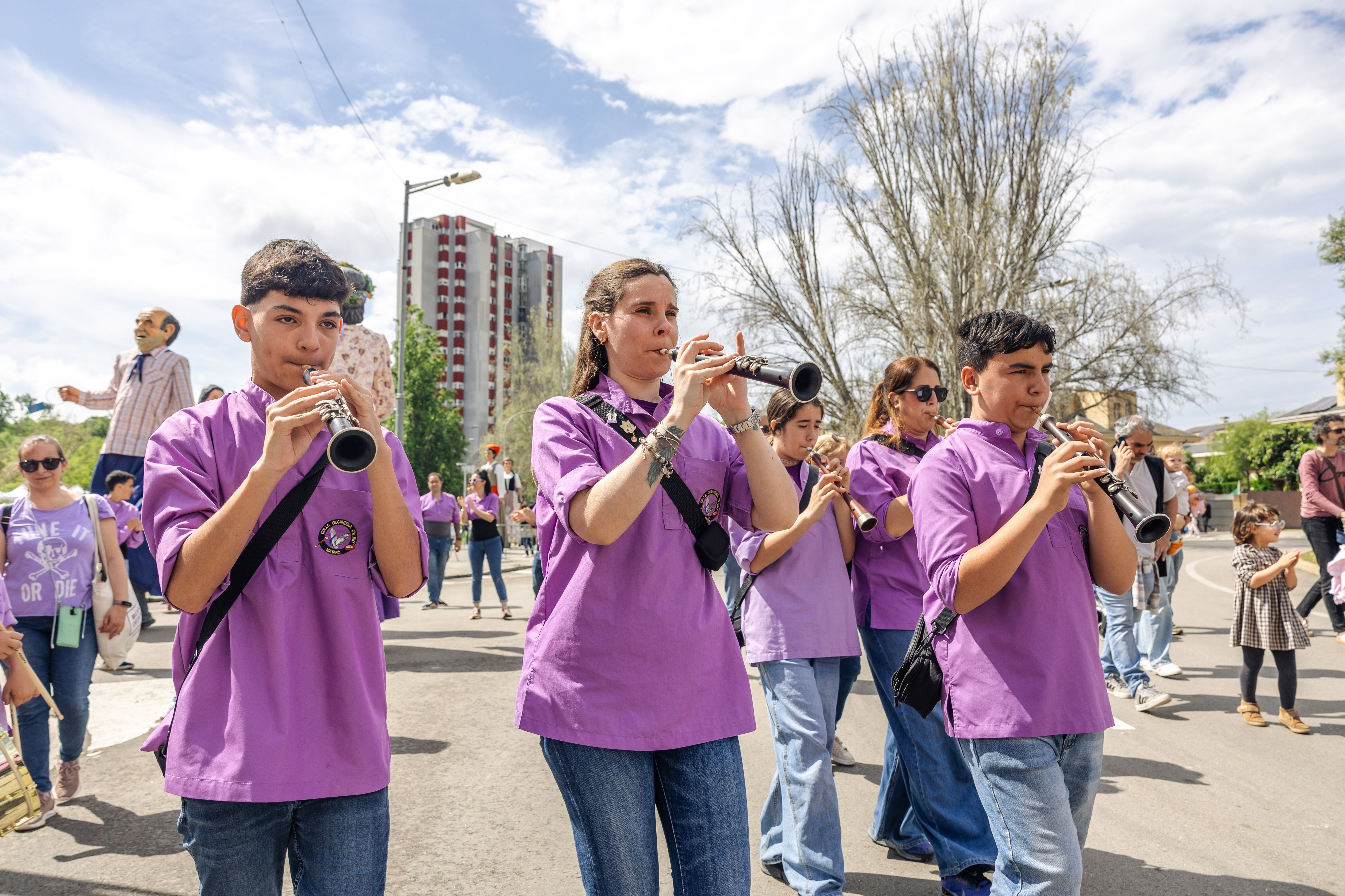 Els grallers de cada colla han acompanyat el recorregut i ball de gegants. FOTO: Arnau Padilla.