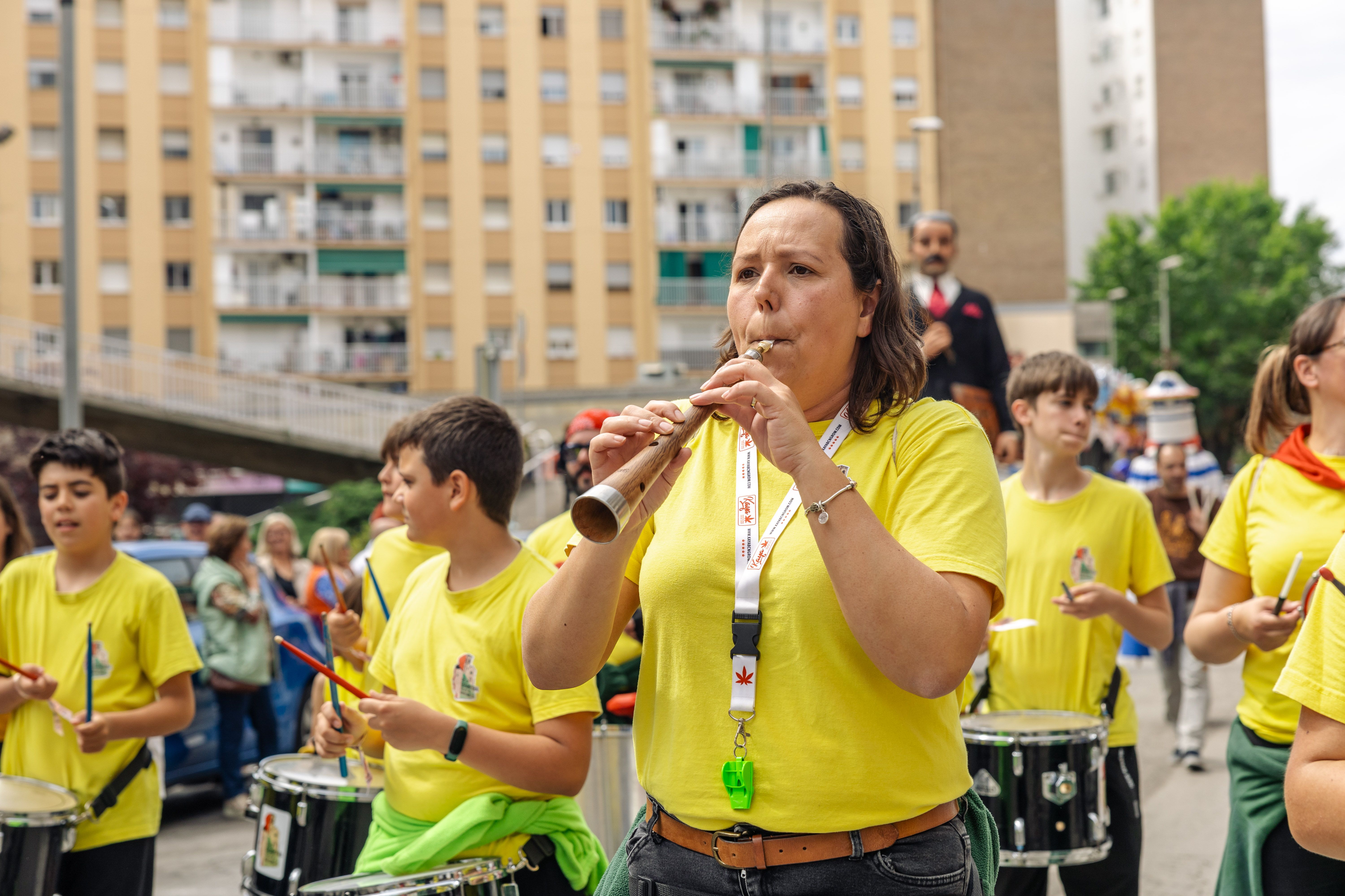 Els grallers de cada colla han acompanyat el recorregut i ball de gegants. FOTO: Arnau Padilla.