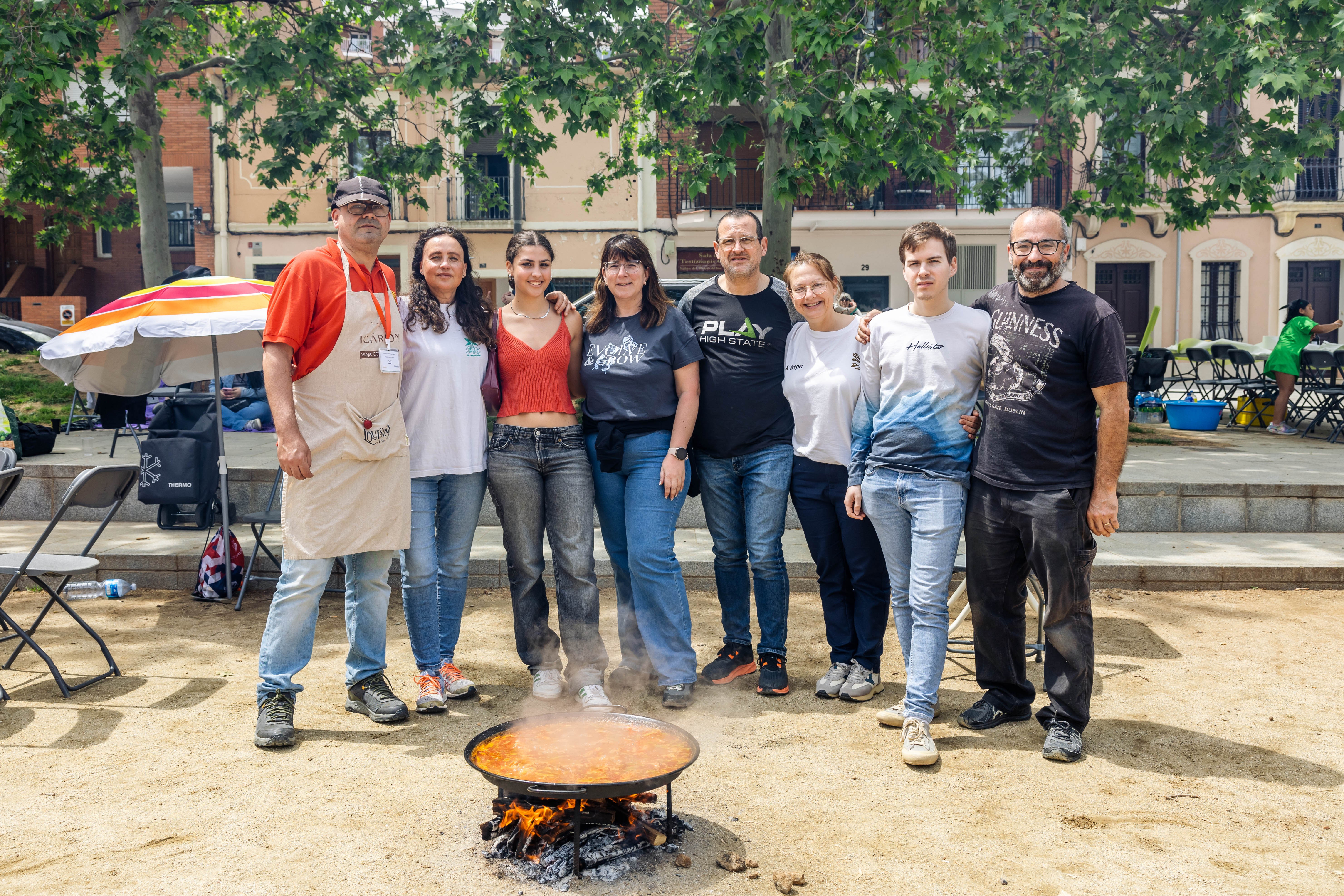Concurs de Paelles del Roser de Maig a la plaça de Sant Ramon, organitzat per la Comissió de Festes de Sant Martí. FOTOS: Arnau Padilla. 