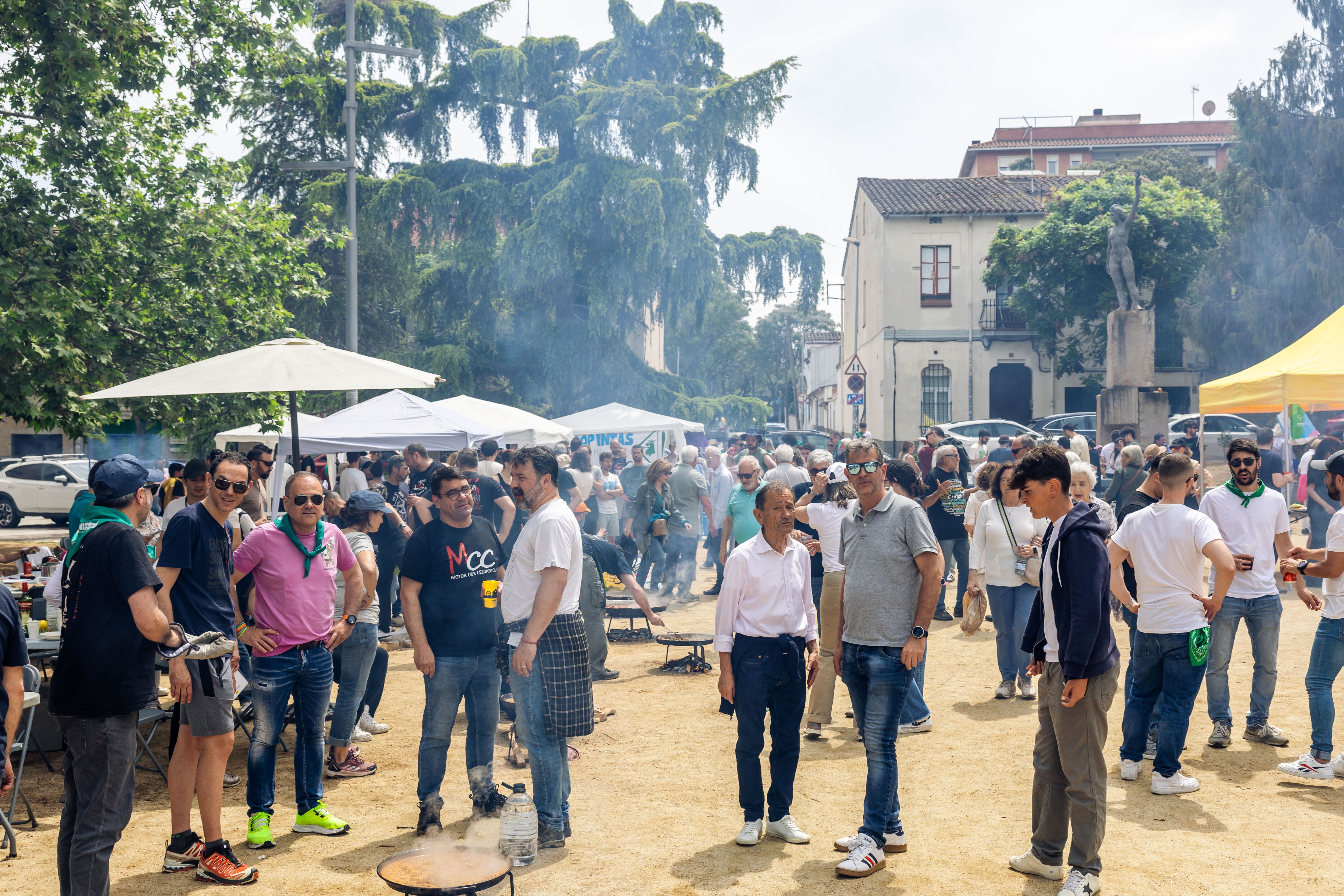 Concurs de Paelles del Roser de Maig a la plaça de Sant Ramon, organitzat per la Comissió de Festes de Sant Martí. FOTOS: Arnau Padilla. 