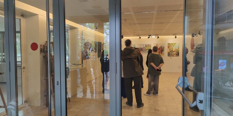 Les obres s'exposen a la sala d'art Elisa Arimany, annexa a la biblioteca central Les obres s'exposen a la sala d'art Elisa Arimany, annexa a la biblioteca central