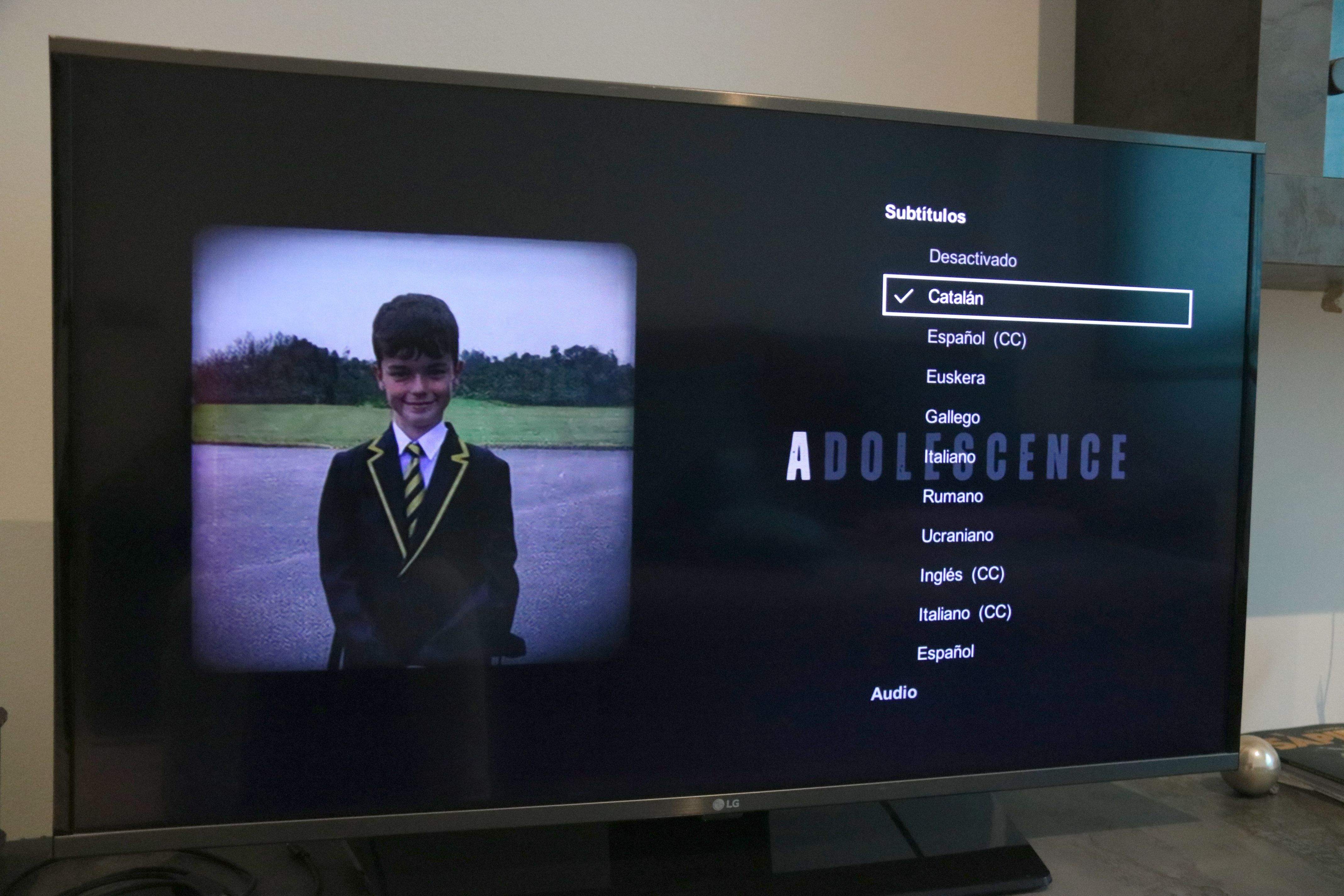 Televisor oferint la sèrie "Adolescència". FOTO: Guillem Jofré (ACN)