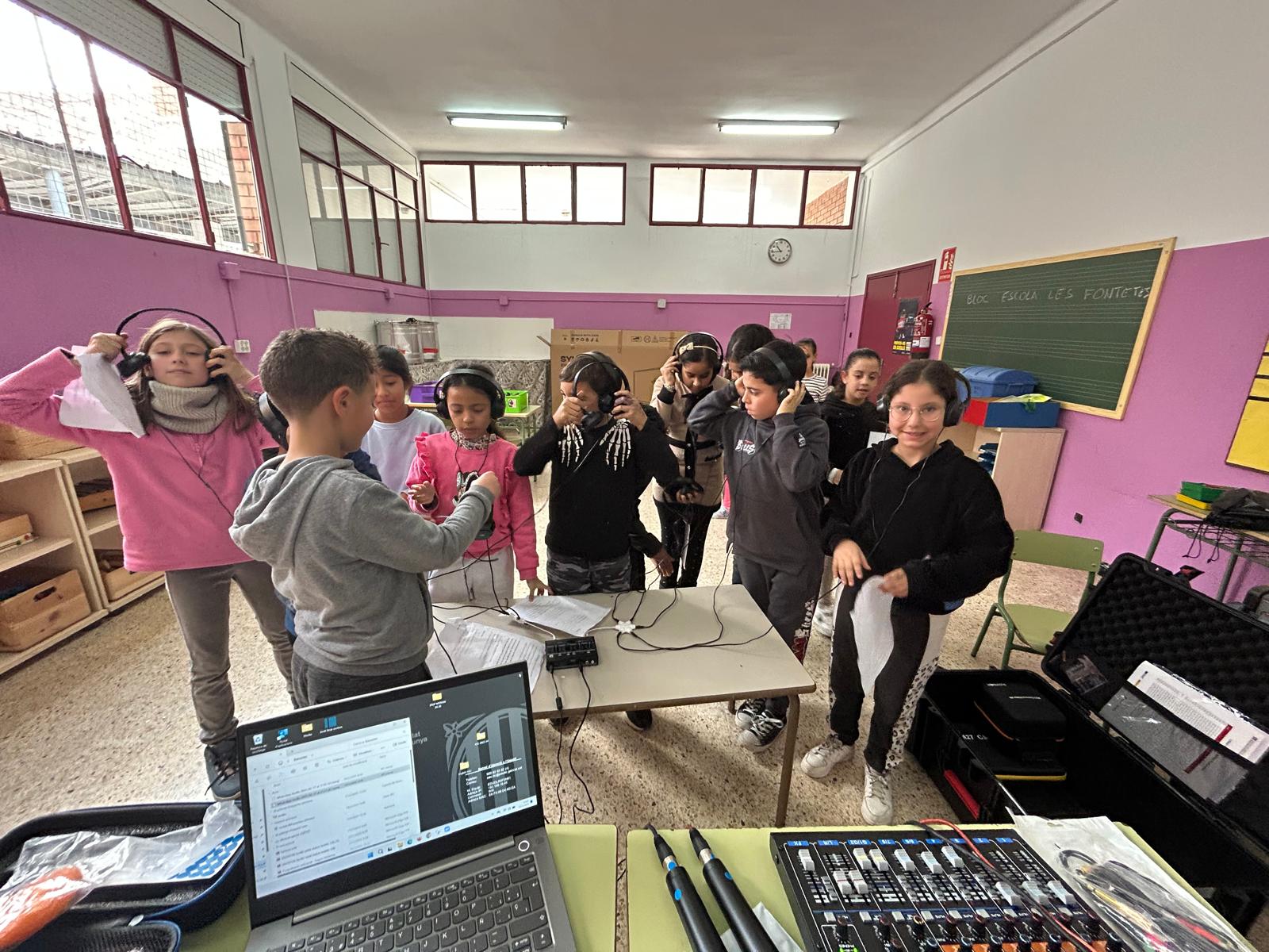 Enregistraments en una de les classes. FOTO: Escola Les Fontetes