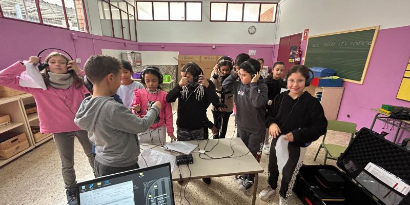 Enregistraments en una de les classes. FOTO: Escola Les Fontetes Enregistraments en una de les classes. FOTO: Escola Les Fontetes