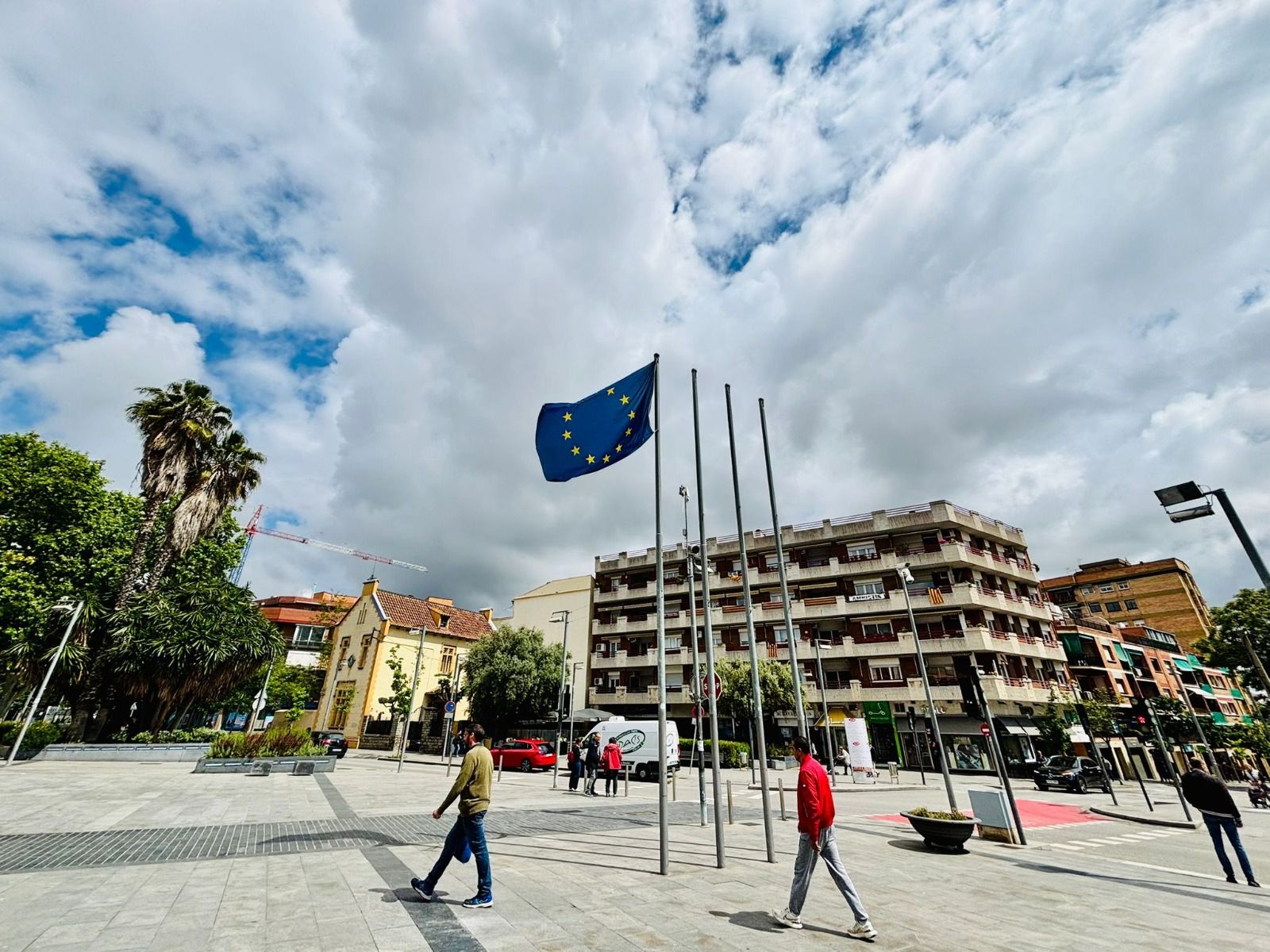 La bandera europea, onejant al vent. FOTO: Ajuntament de Cerdanyola. 
