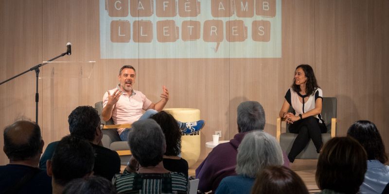 Orio Canals presenta el llibre No dormiràs al 18è Aniversari Cafè amb Lletres. FOTO: Paula Sama. Orio Canals presenta el llibre No dormiràs al 18è Aniversari Cafè amb Lletres. FOTO: Paula Sama.