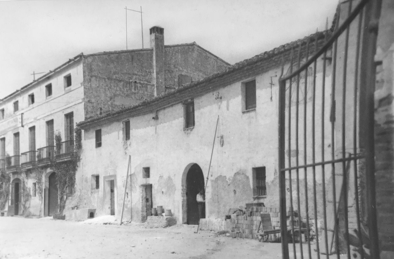 Masia Serraparera,1948– Edificació tradicional amb origen al segle XVII, situada a l’avinguda Roma.