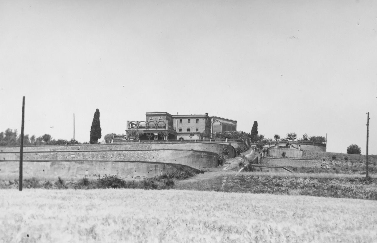 Can Coll– Mas del segle XV que avui acull el Centre d’Educació Ambiental de Collserola.