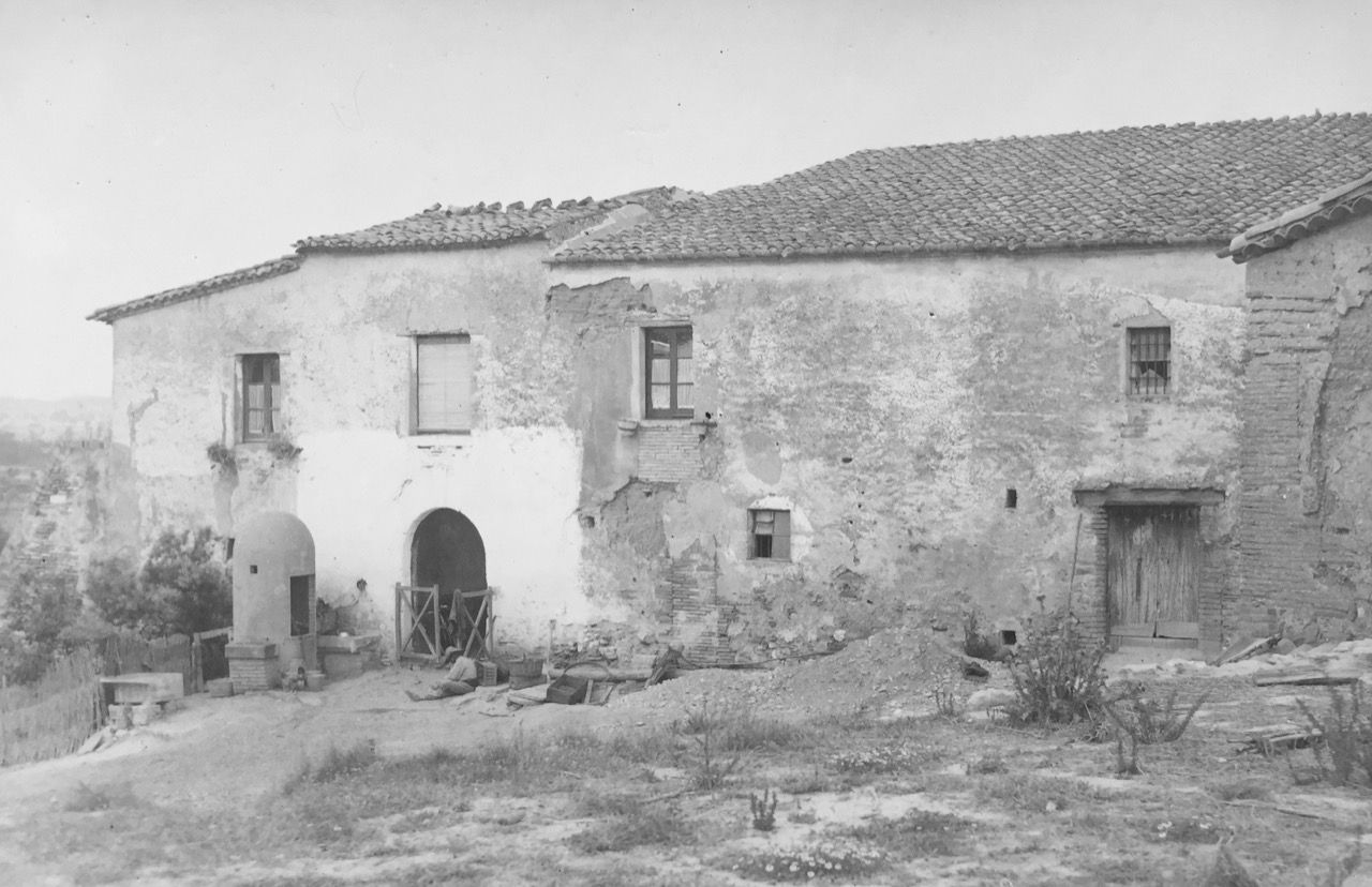 Can Xercavins (o Castelló) – Mas format per dues edificacions, documentat des del segle XVIII