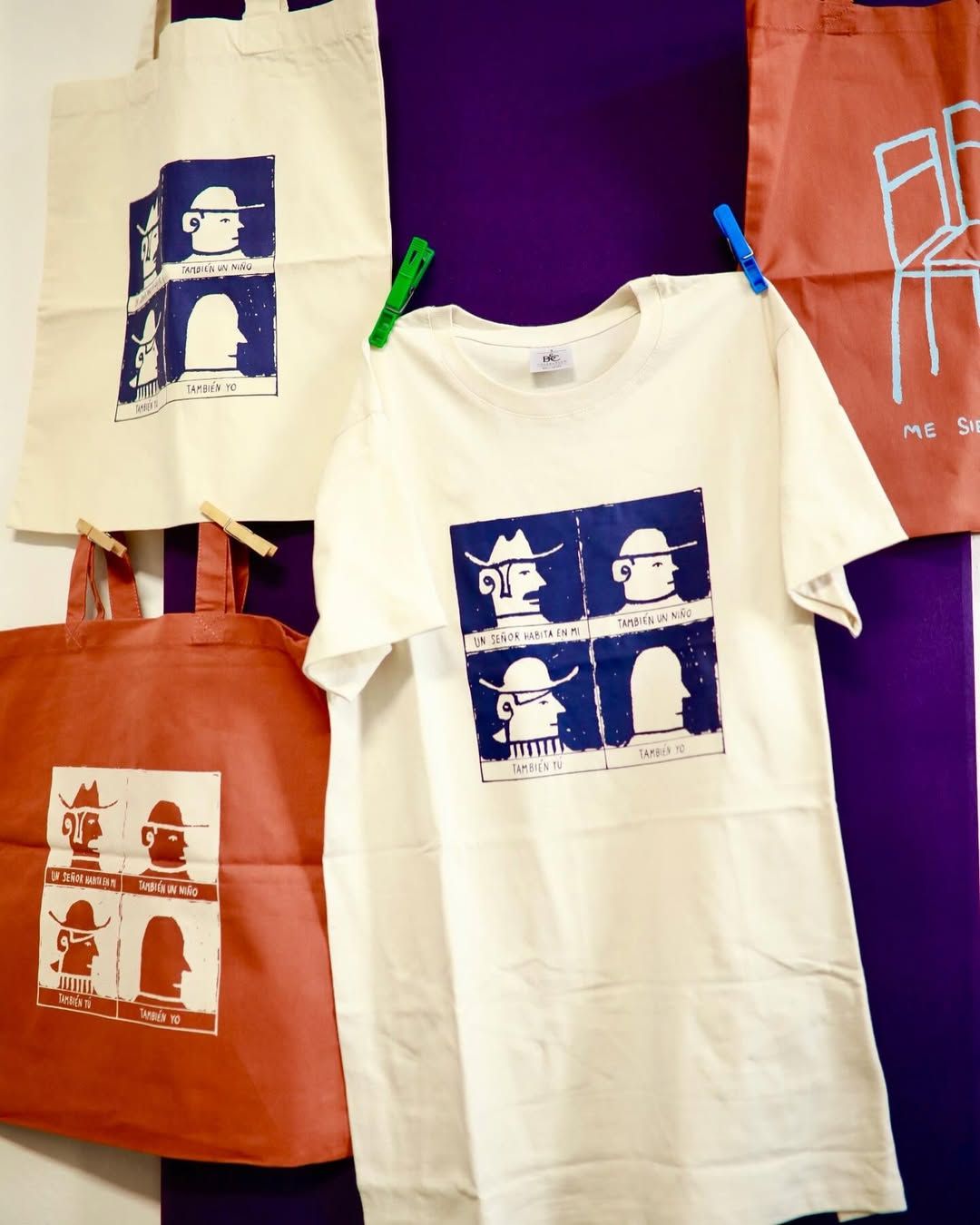 Diumenge tornen els Encants Populars, aquesta vegada en format primavera!  De 10h a 15h trobareu paradetes amb productes d'artesania i altres que demanen una nova vida.  FOTO: Casal Popular La Flama