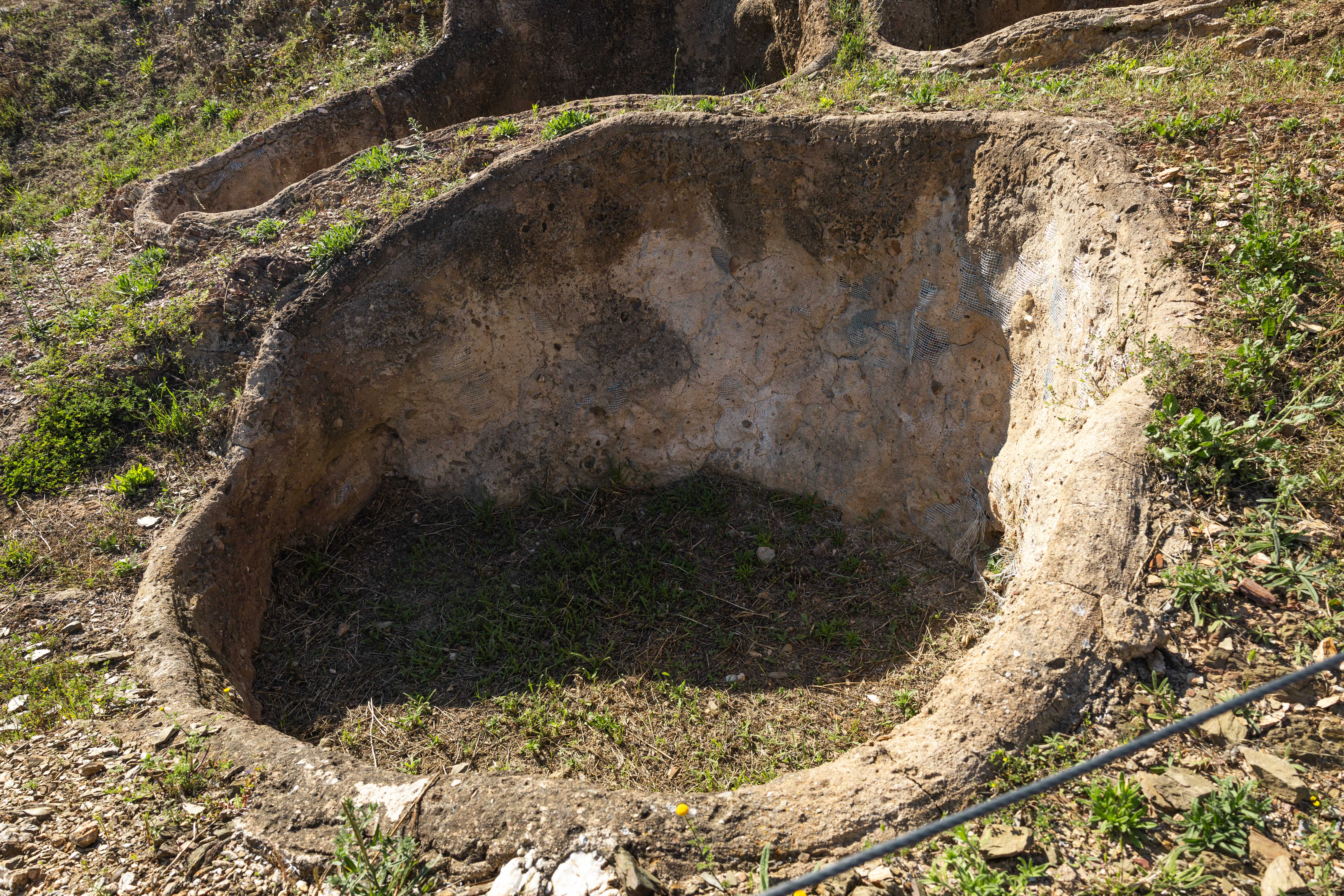 Imatges del poblat ibèric de Ca n’Oliver i els seus edificis reconstruïts enmig de la serra de Collserola. FOTO: Arnau Padilla.