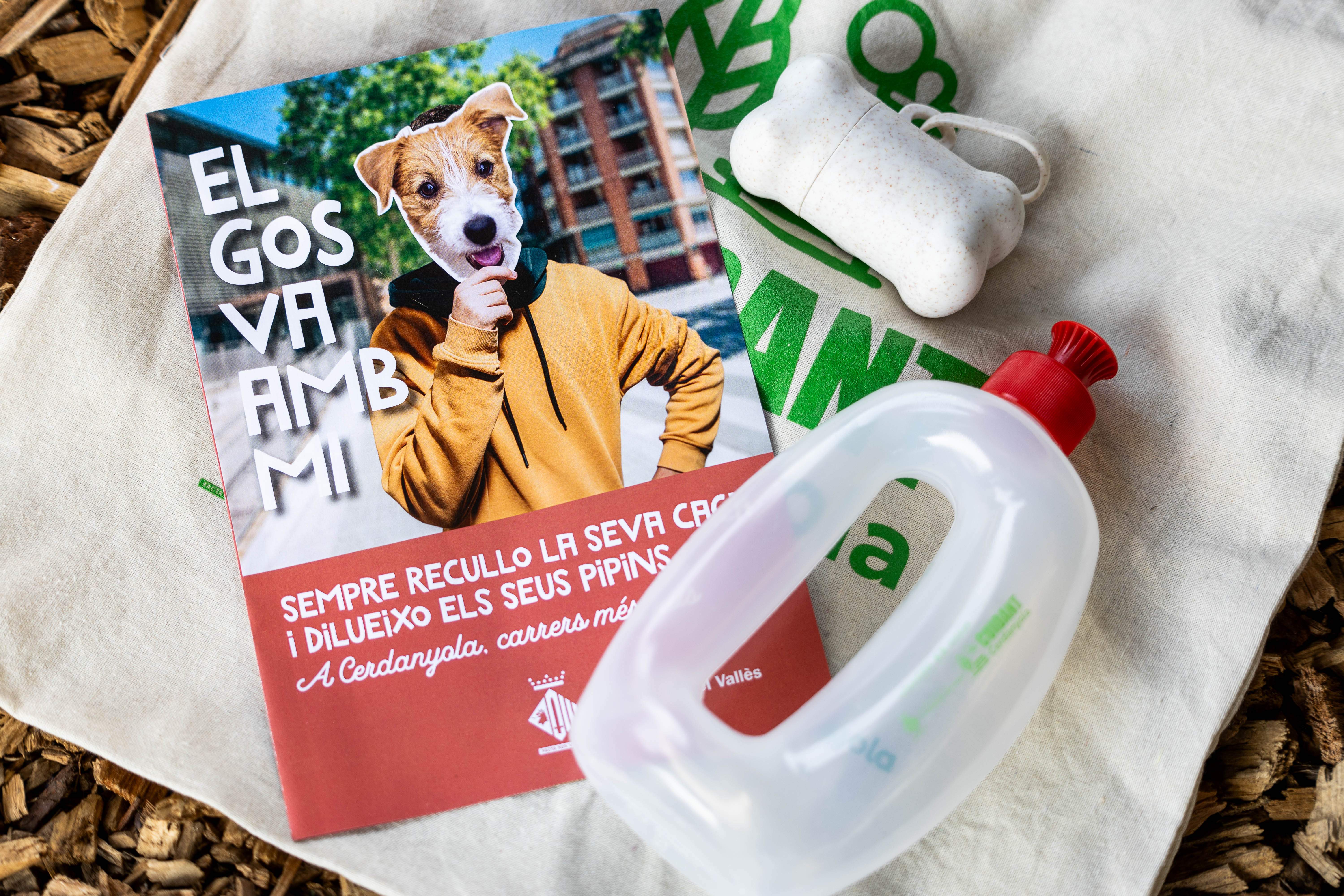Materials de la campanya 'El gos va amb mi'. Es repartiran 3.000 unitats per fomentar bons hàbits. FOTO: Ajuntament