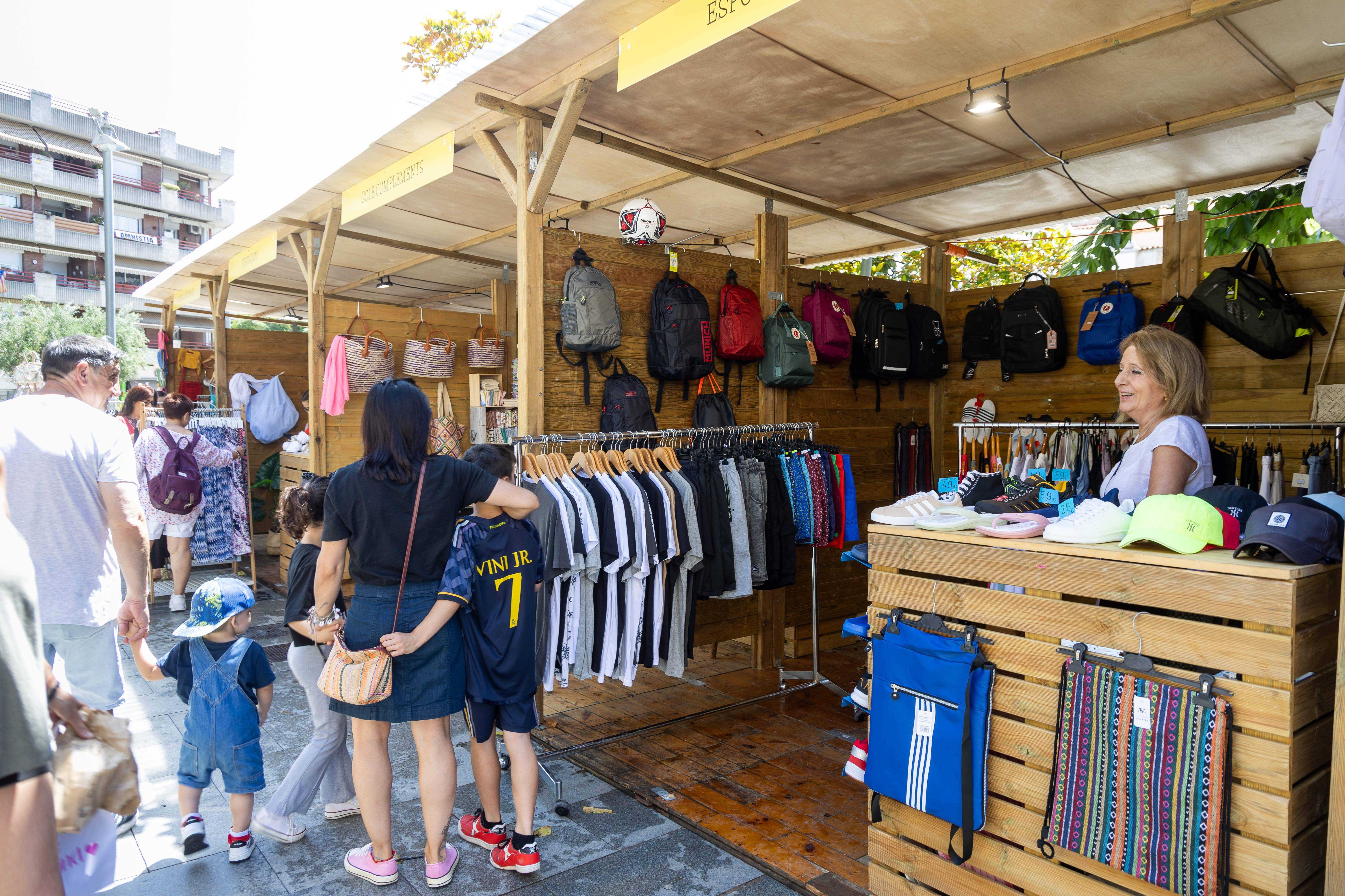 Botigues de moda i complements, aquest dissabte 24 de maig, a la plaça d'Abat Oliba. FOTO: Núria Puentes (Ajuntament-Arxiu) 