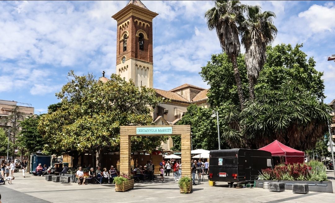 La plaça Abat Oliba de Cerdanyola. FOTO: Marc Mata