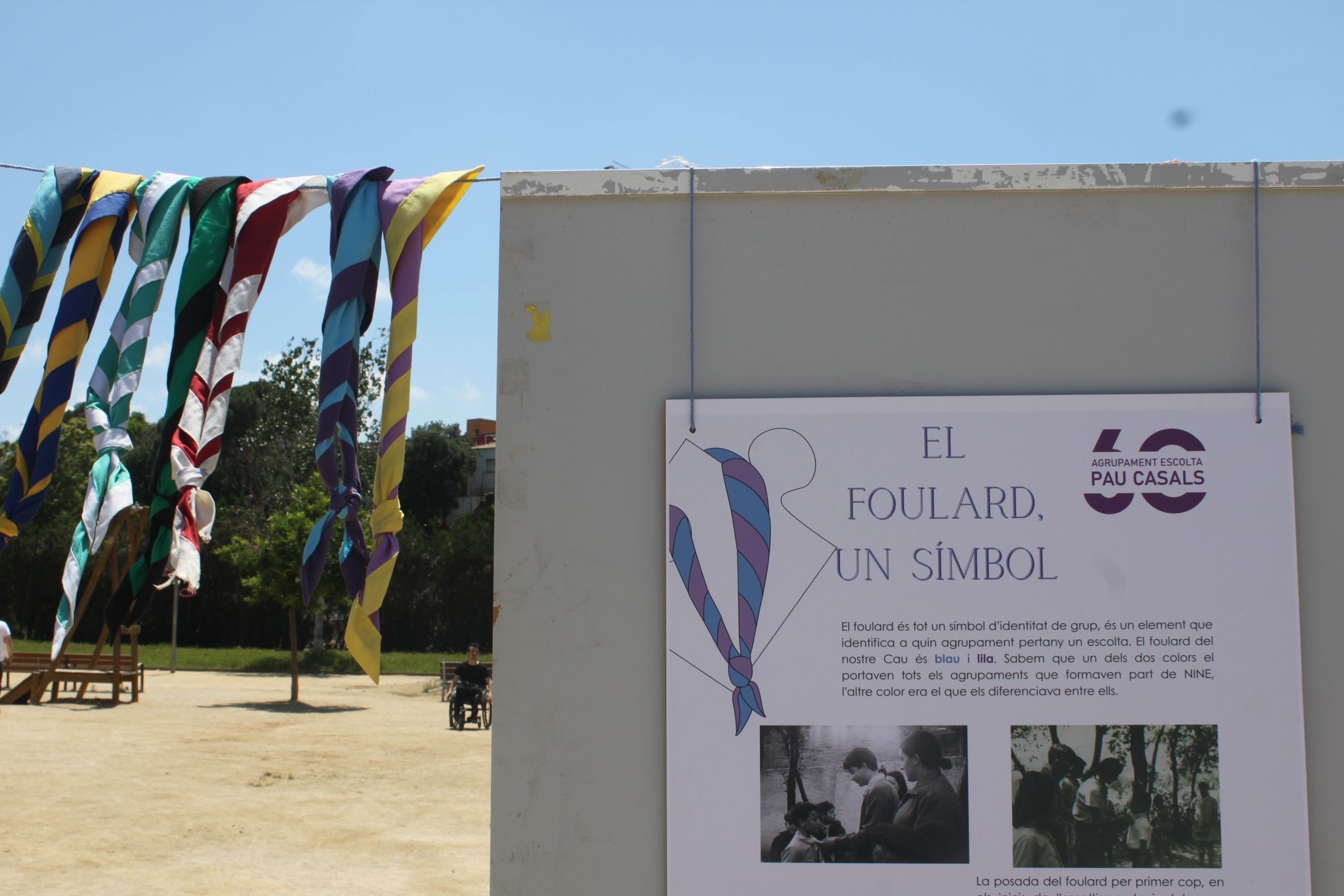 El foulard és tot un símbol d'identitat de grup pel Pau Casals, que ha reunit la seva història en una exposició. FOTO: Cedida.