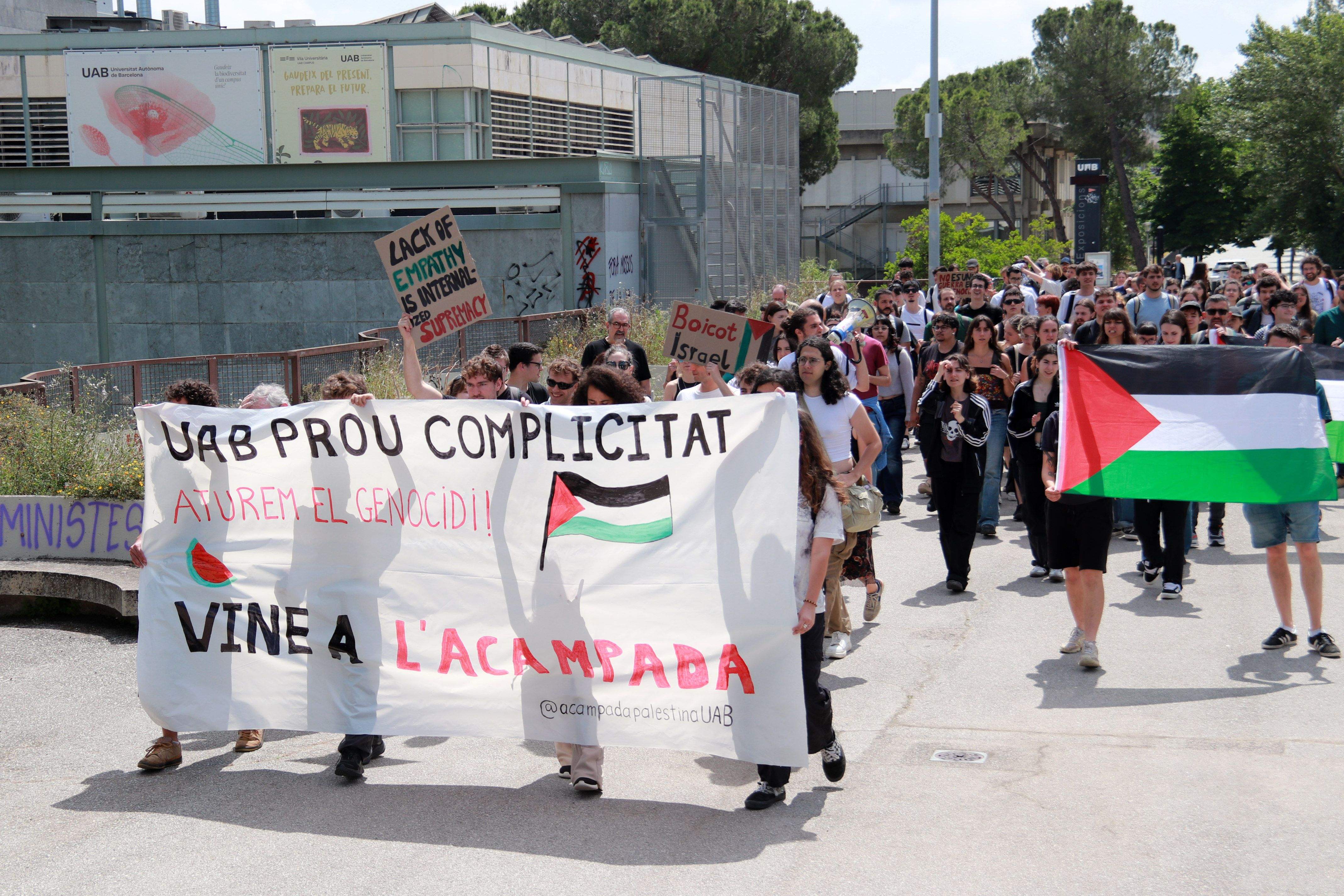Protesta d'estudiants de la UAB, el dimarts 27 de maig, exigint un posicionament clar de la UAB. FOTO: Gemma Sánchez Bonel