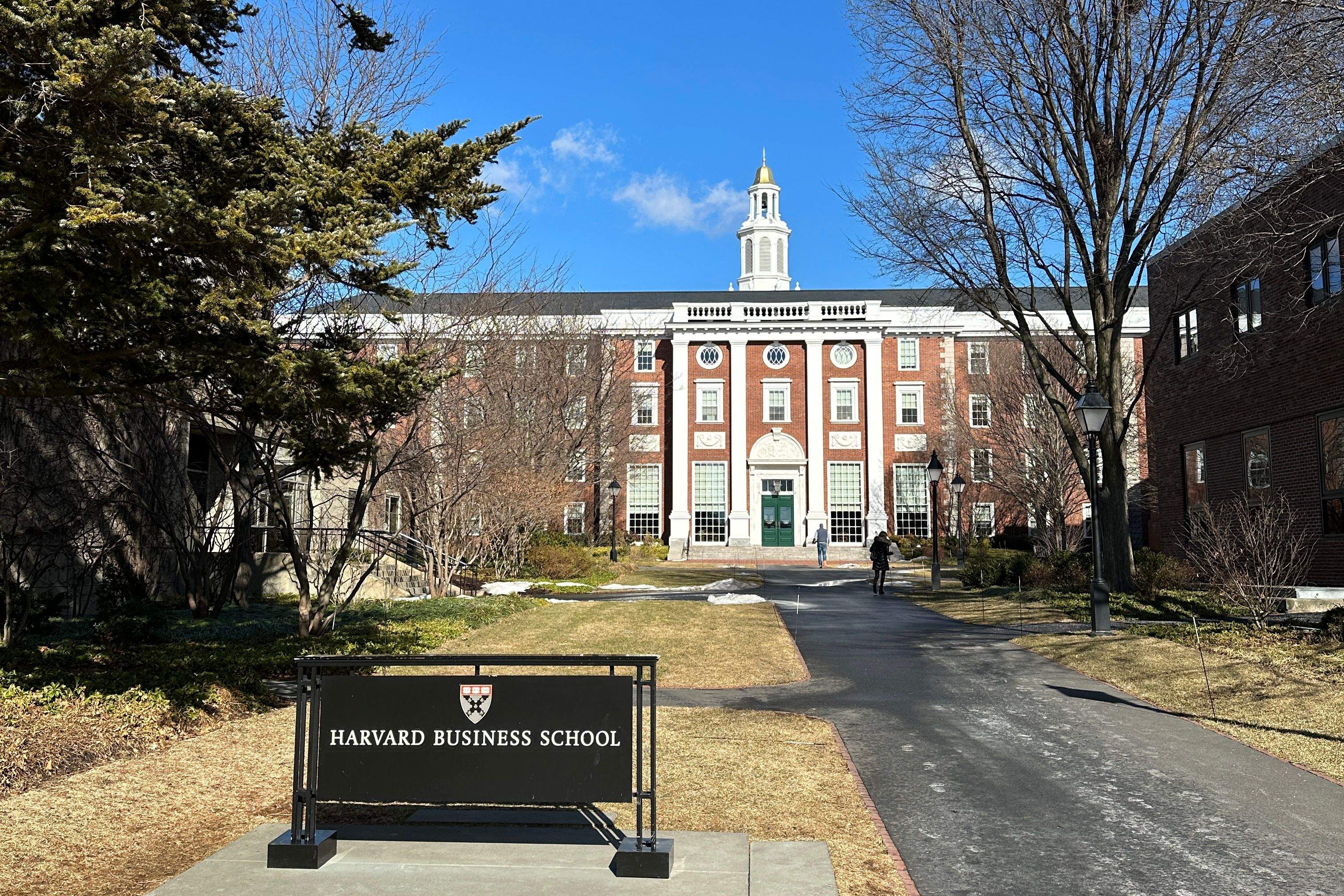 217 universitaris, 30 de la UAB, afectats per les restriccions de visats de la UAB. FOTO: ACN