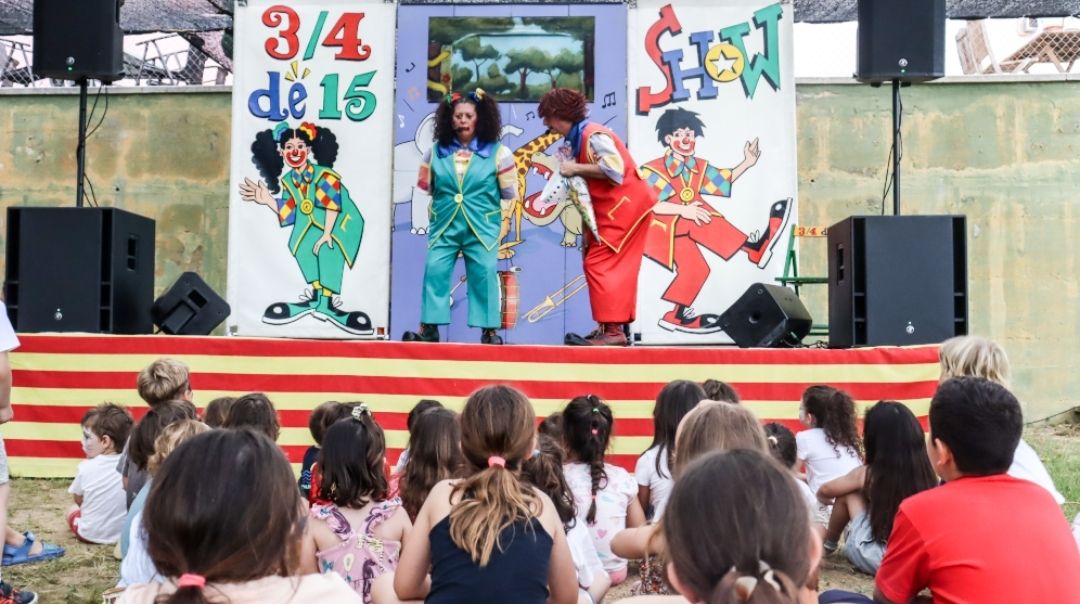 Actuació infantil a la Festa Major del barri del Turonet. FOTO Marc Mata