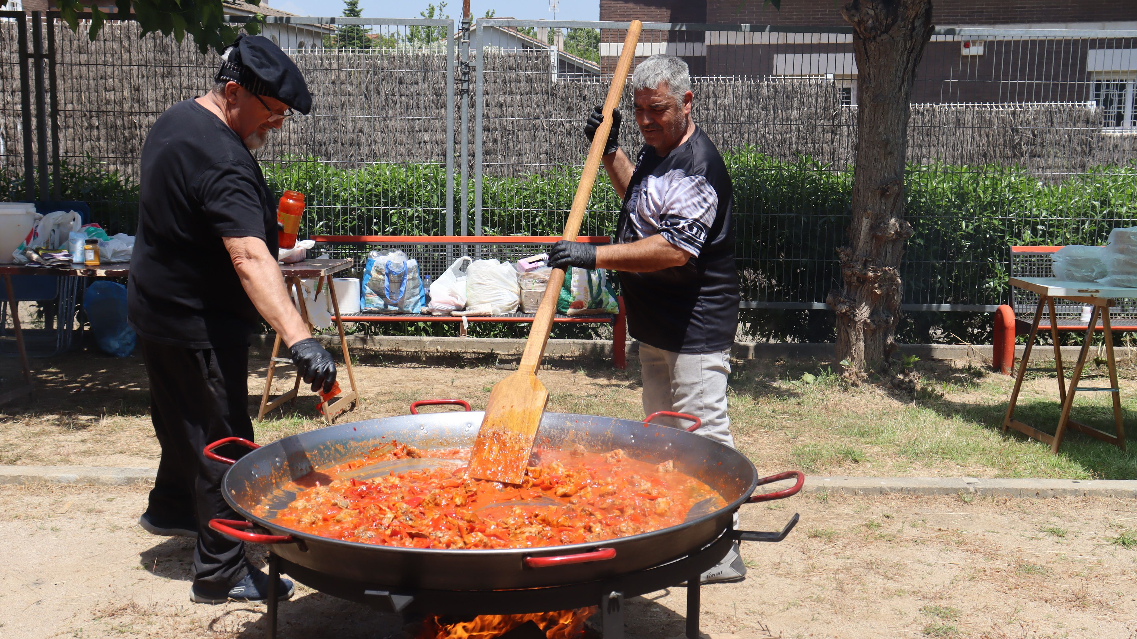 Paella a la Festa Major del barri del Turonet. FOTO Marc Mata