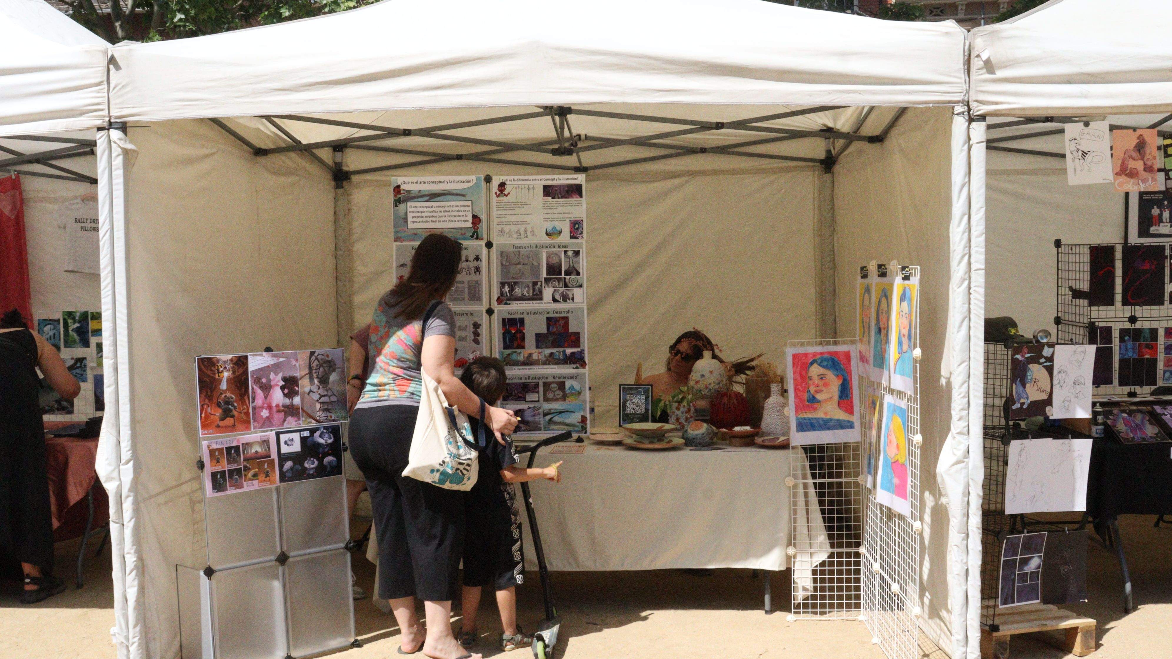 Primera edició del Terra d'Art a la plaça Sant Ramon. FOTO: Marc Mata 