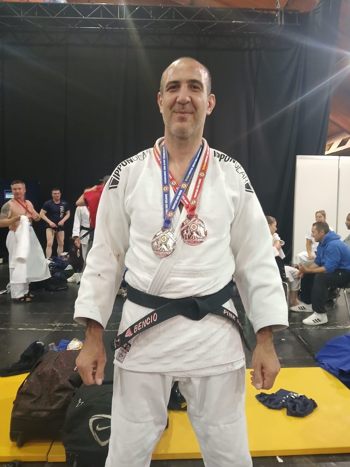 Rúben Mendoza, plata individual i bronze per equips. Rúben Mendoza, plata individual i bronze per equips.