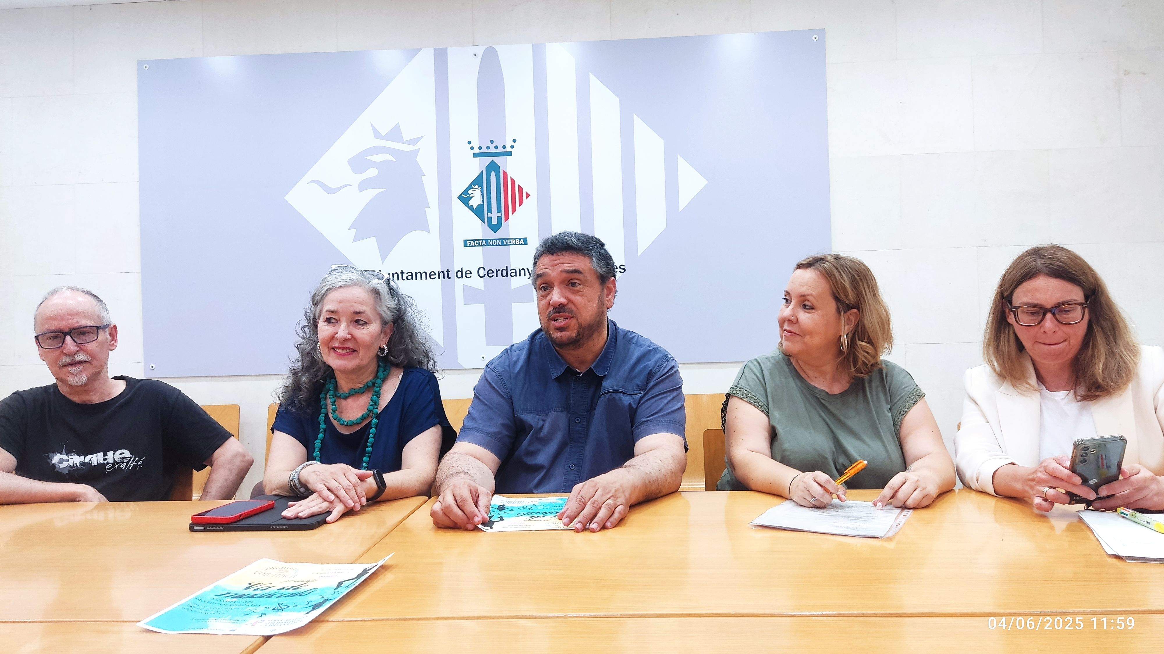 D'esquerra a dreta, Carlos Soler, Conxi Gil, Marc Costa, Rocio López i Sònia Rodríguez, en la presentació del concert.  
