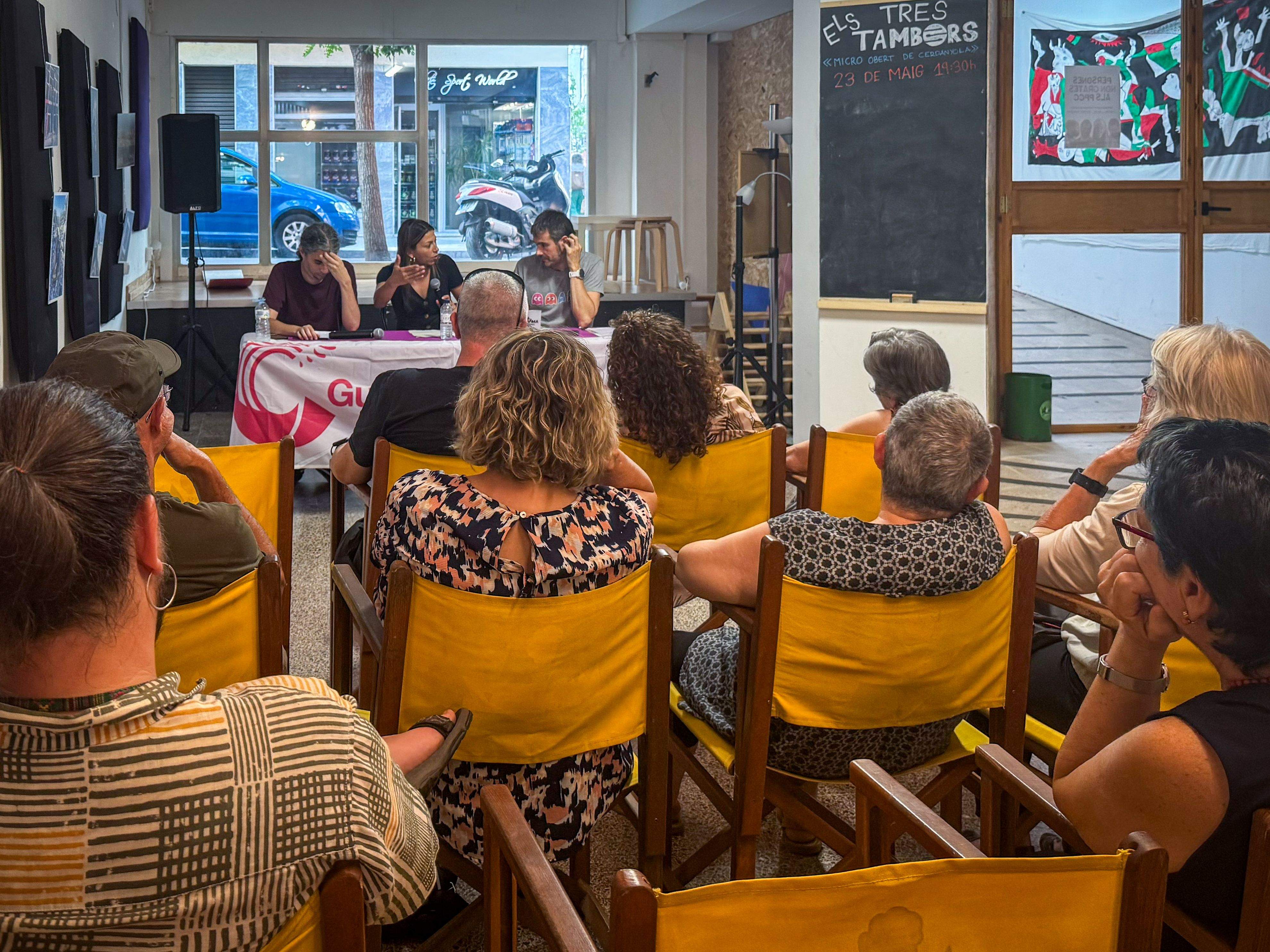 Fotografía durant la conversa al Casal La Flama. FOTO: Paula Sama