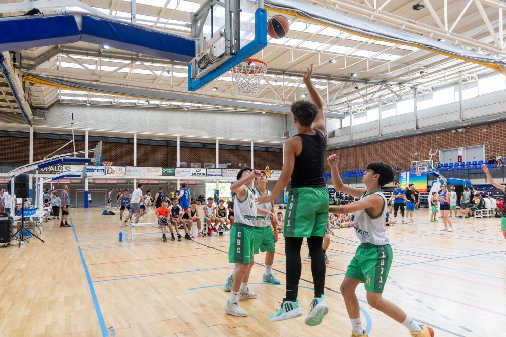 Competició 3x3 de reivindicació dels drets del col·lectiu LGTBI, el 2024. FOTO: Ajuntament de Cerdanyola. 