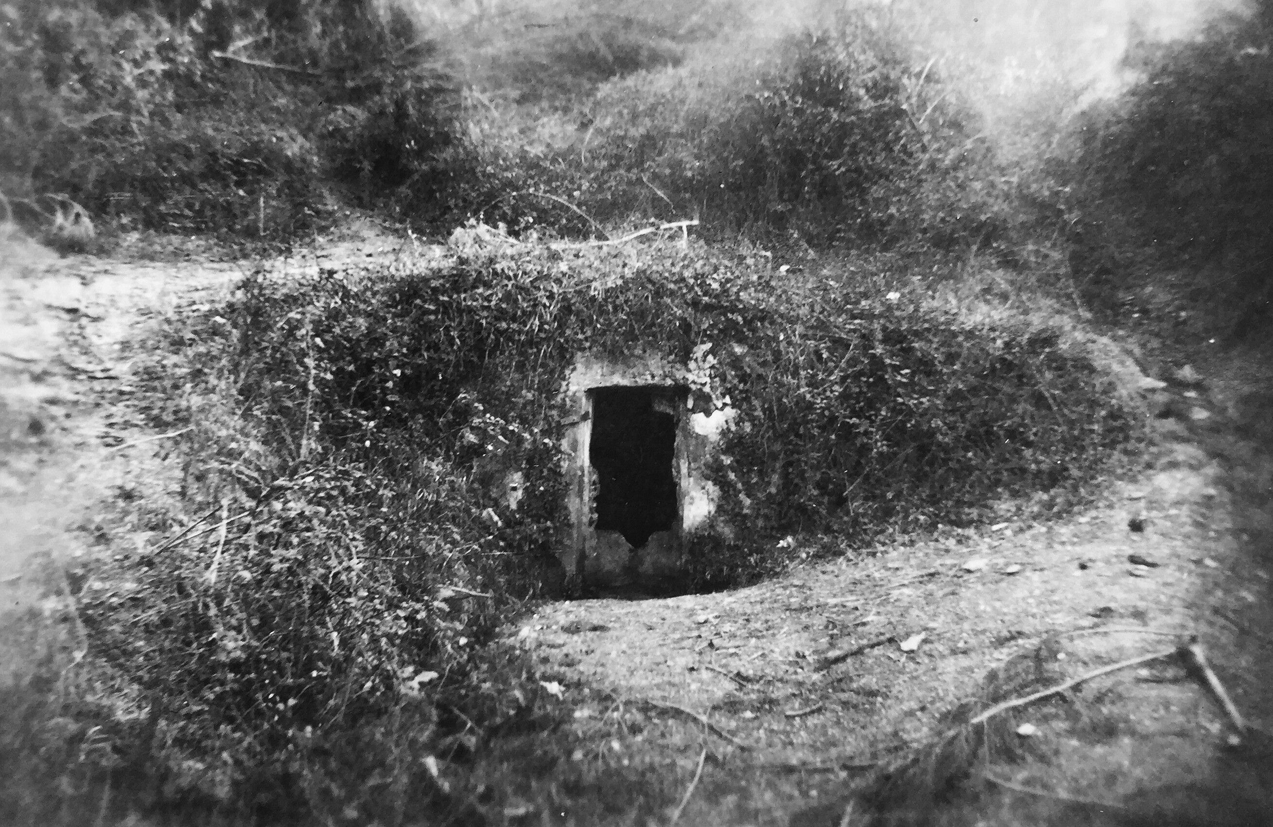 3 Font del Frare. Font arrebossada, encastada al marge dins el bosc, prop de la carretera de Cerdanyola a Horta. A l’interior, una inscripció en data la construcció de la caseta el 1991.